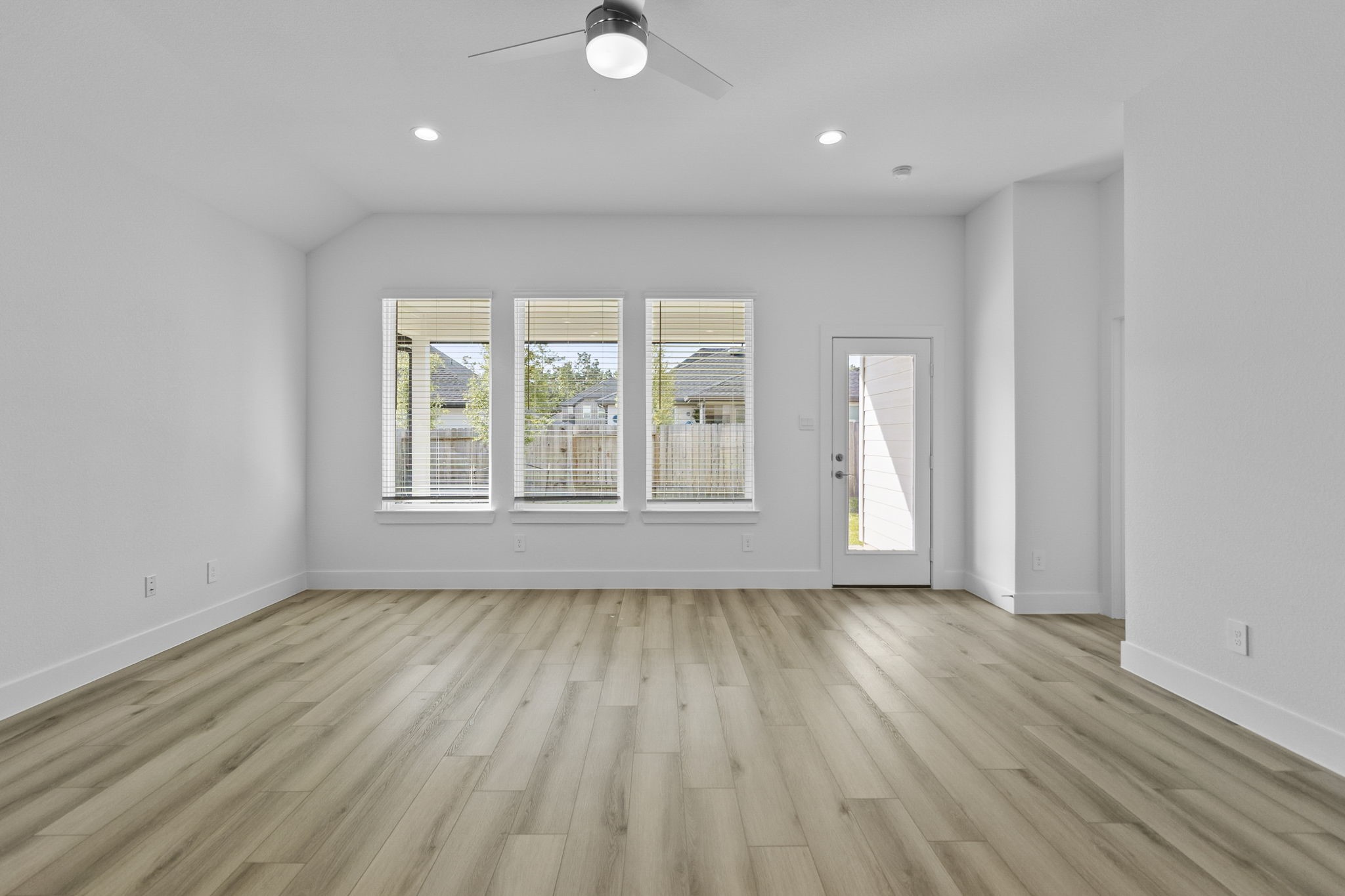 4525 Iguaza Falls Drive Property Photo 14