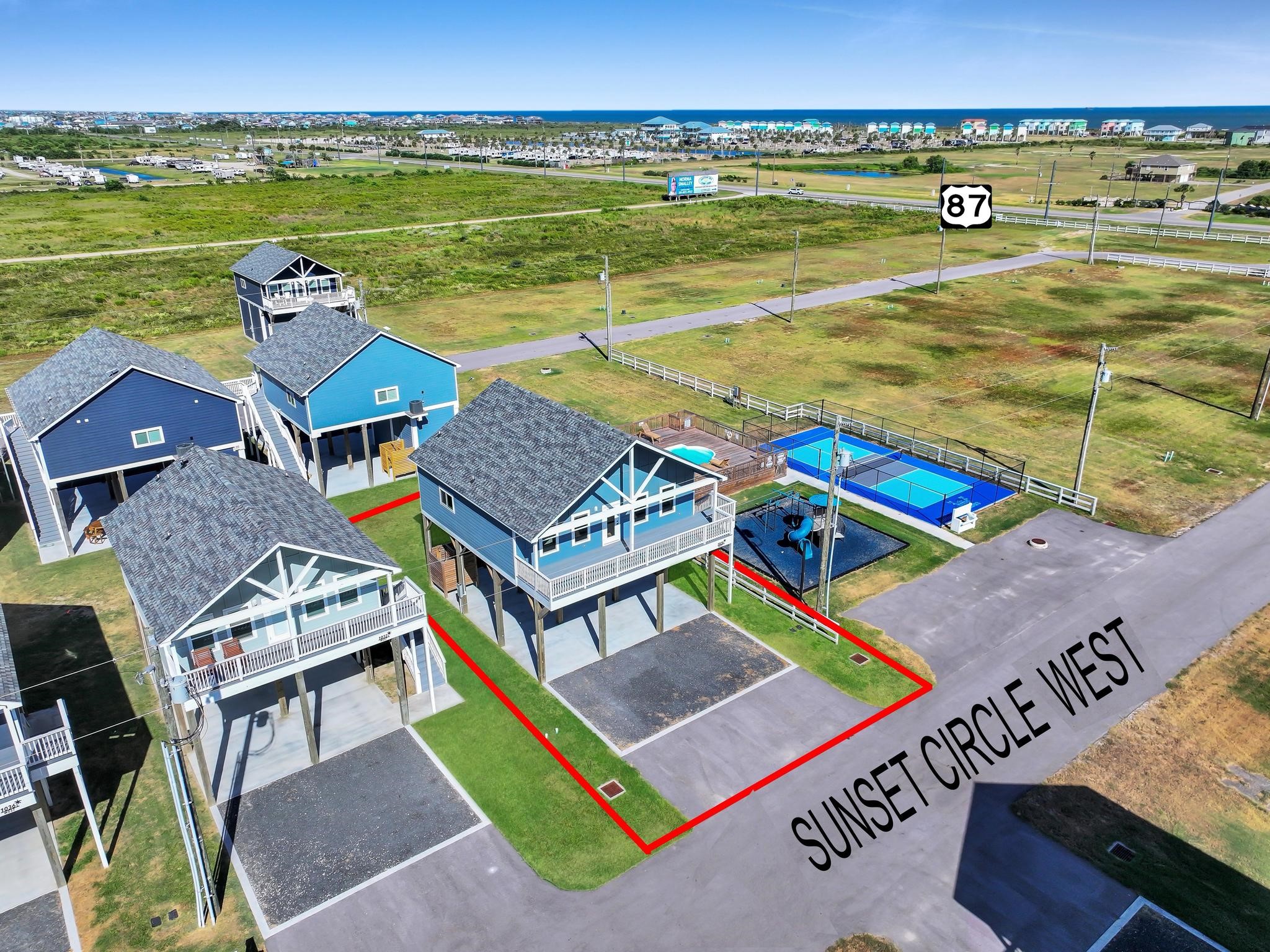 1028 Sunset Circle W Property Photo 2