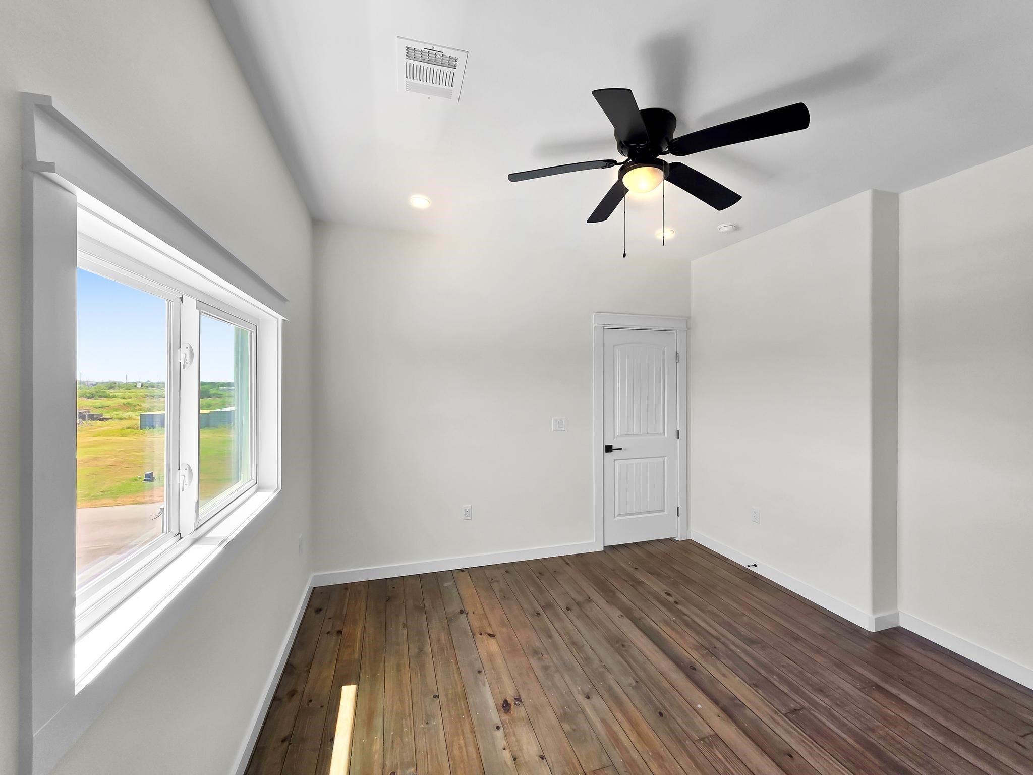 1028 Sunset Circle W Property Photo 47