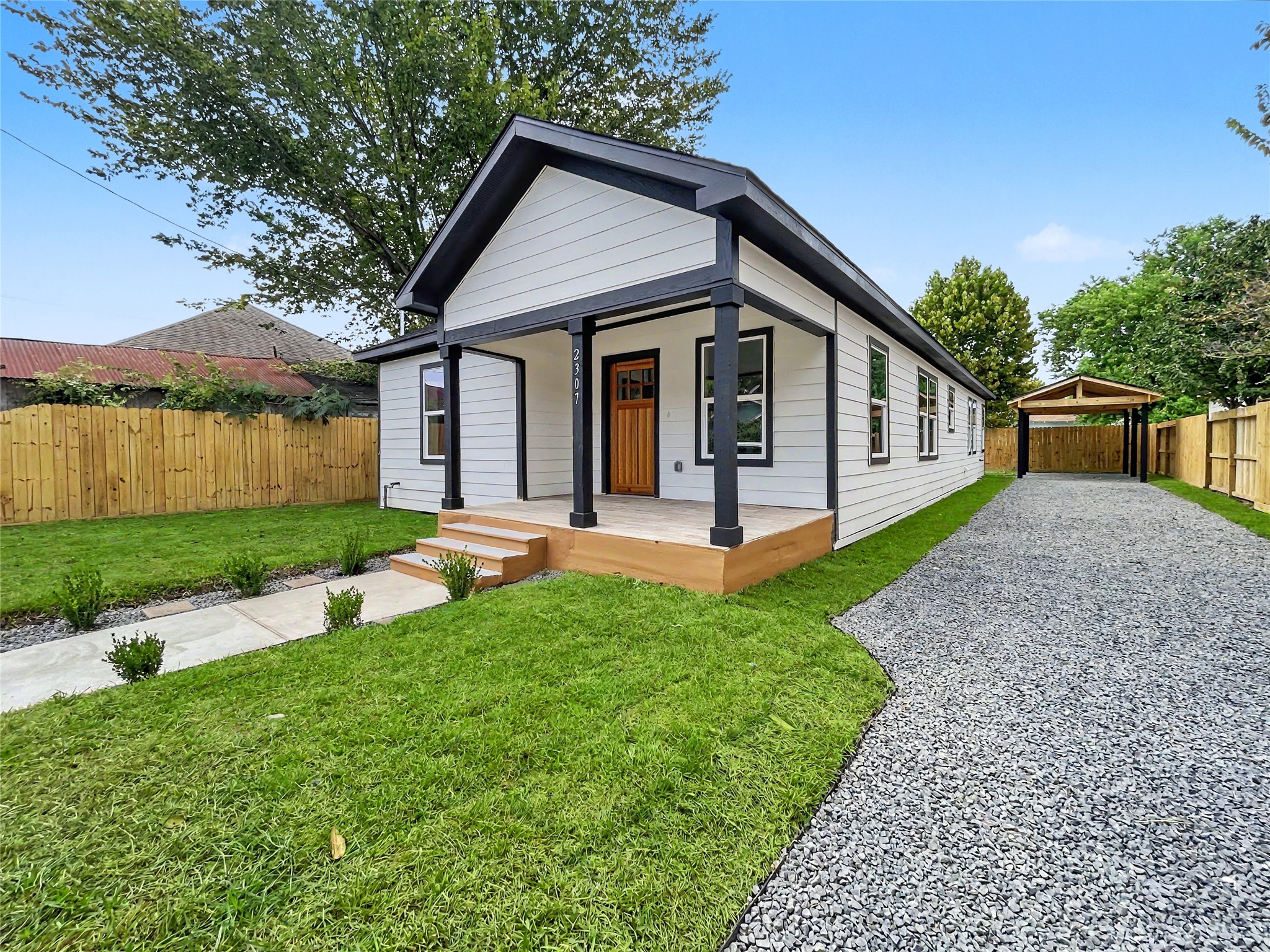 2307 Chestnut Street Property Photo 4