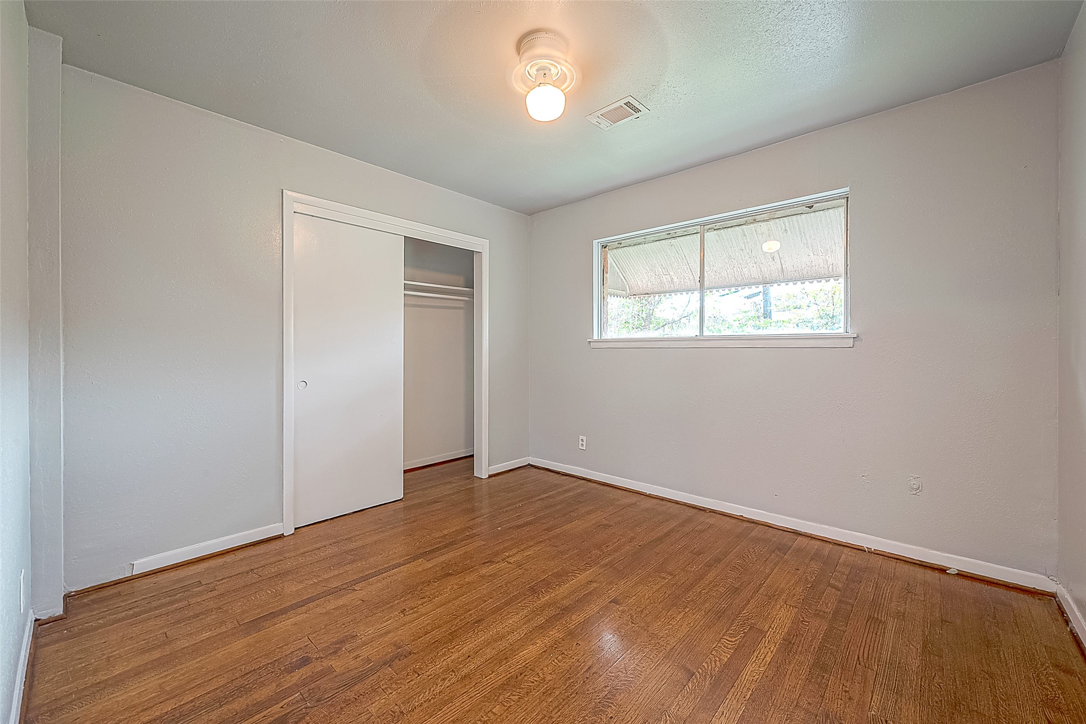 5646 Cedarburg Drive Property Photo 8