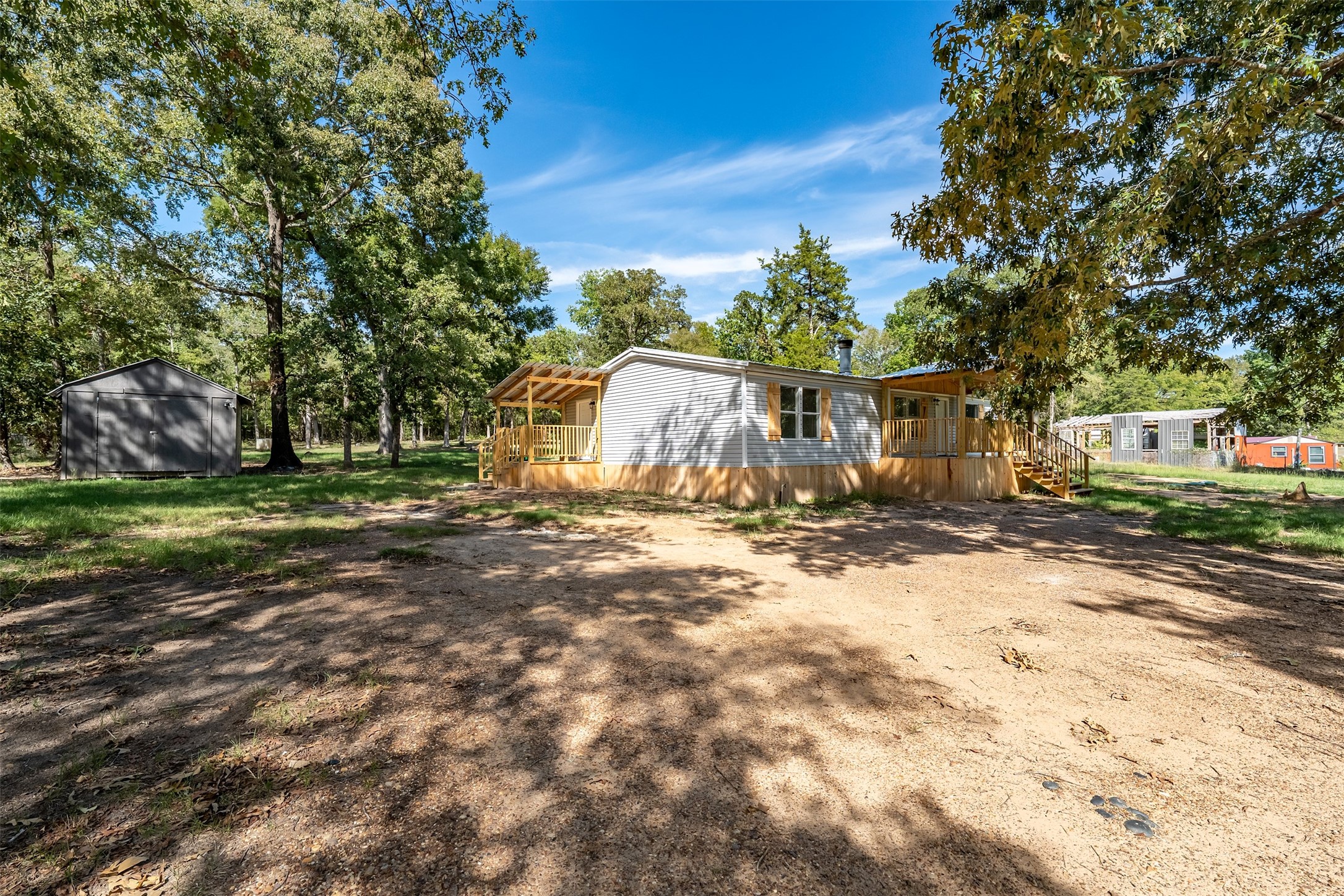 180 County Road 4251 Property Photo 2