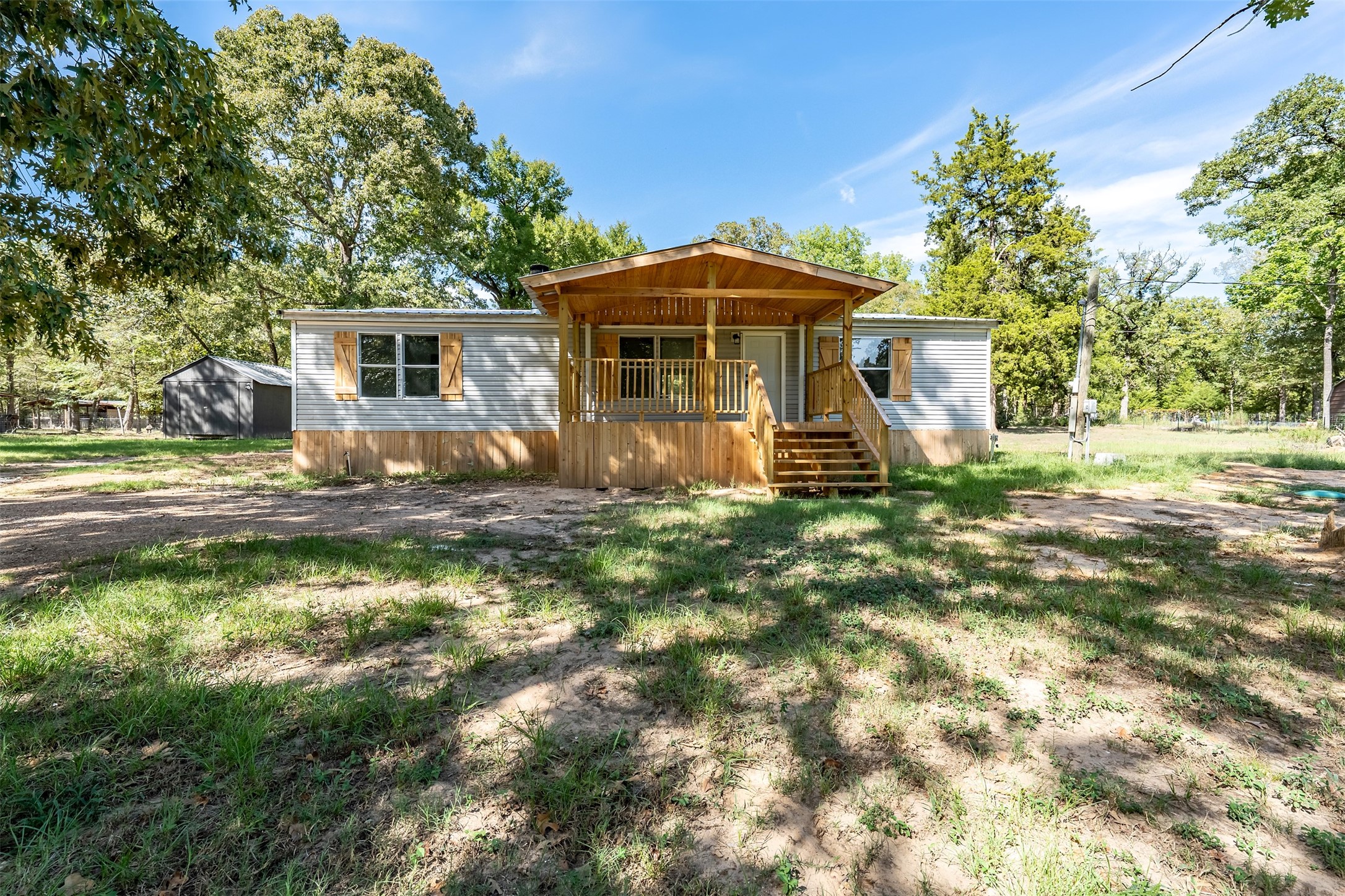 180 County Road 4251 Property Photo 3