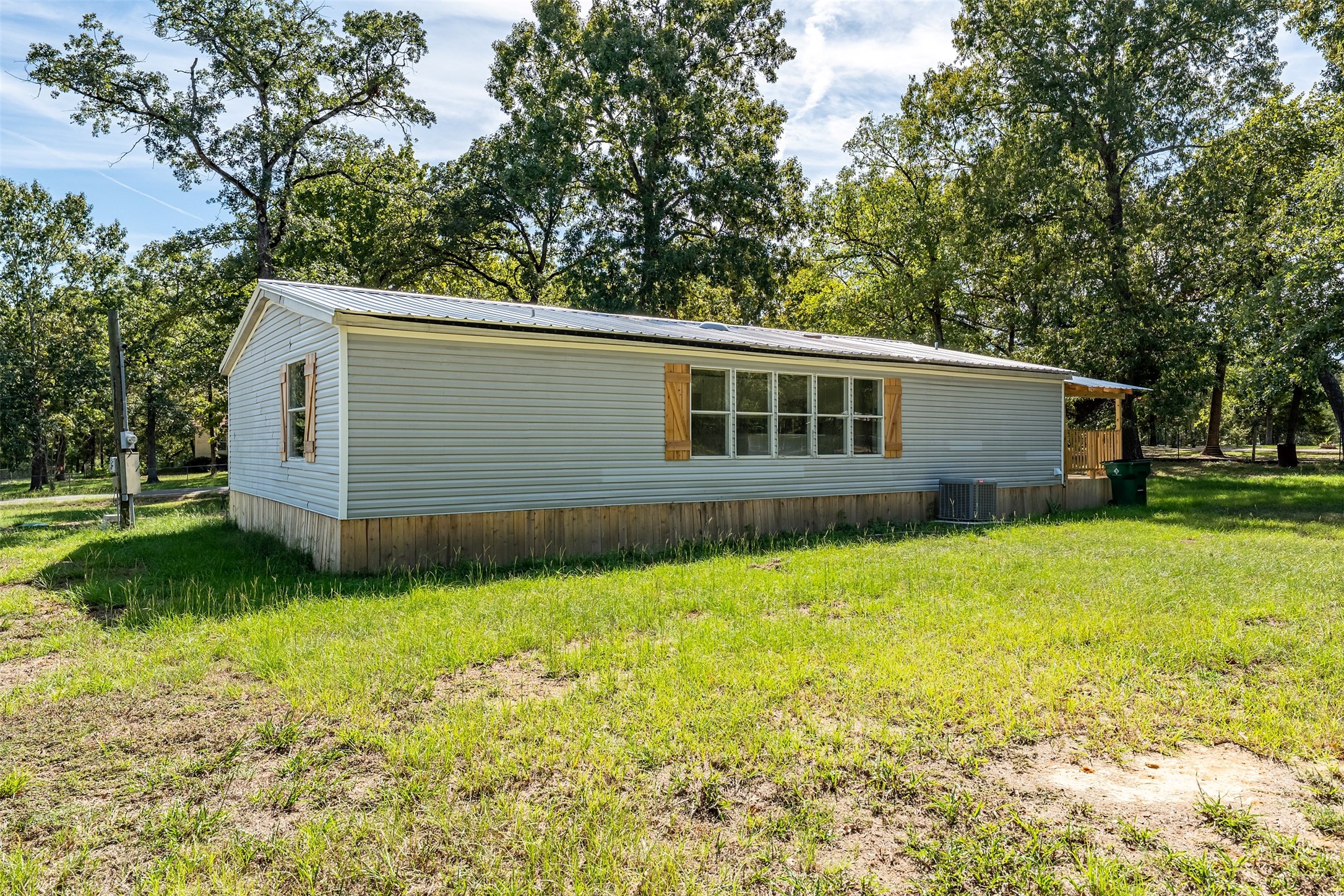 180 County Road 4251 Property Photo 5