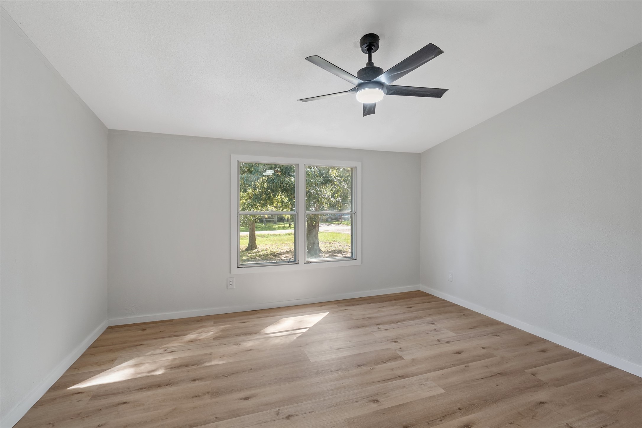 180 County Road 4251 Property Photo 9