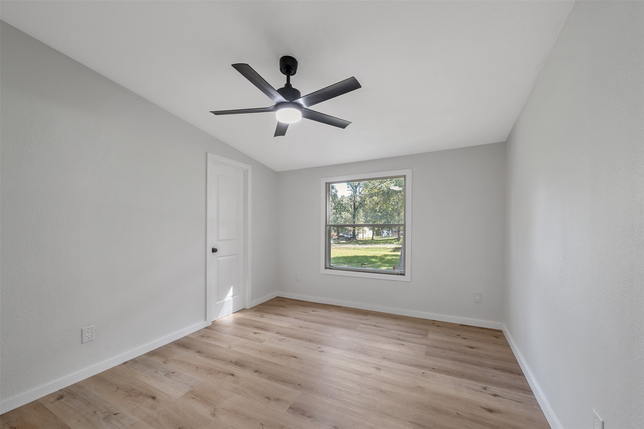 180 County Road 4251 Property Photo 13