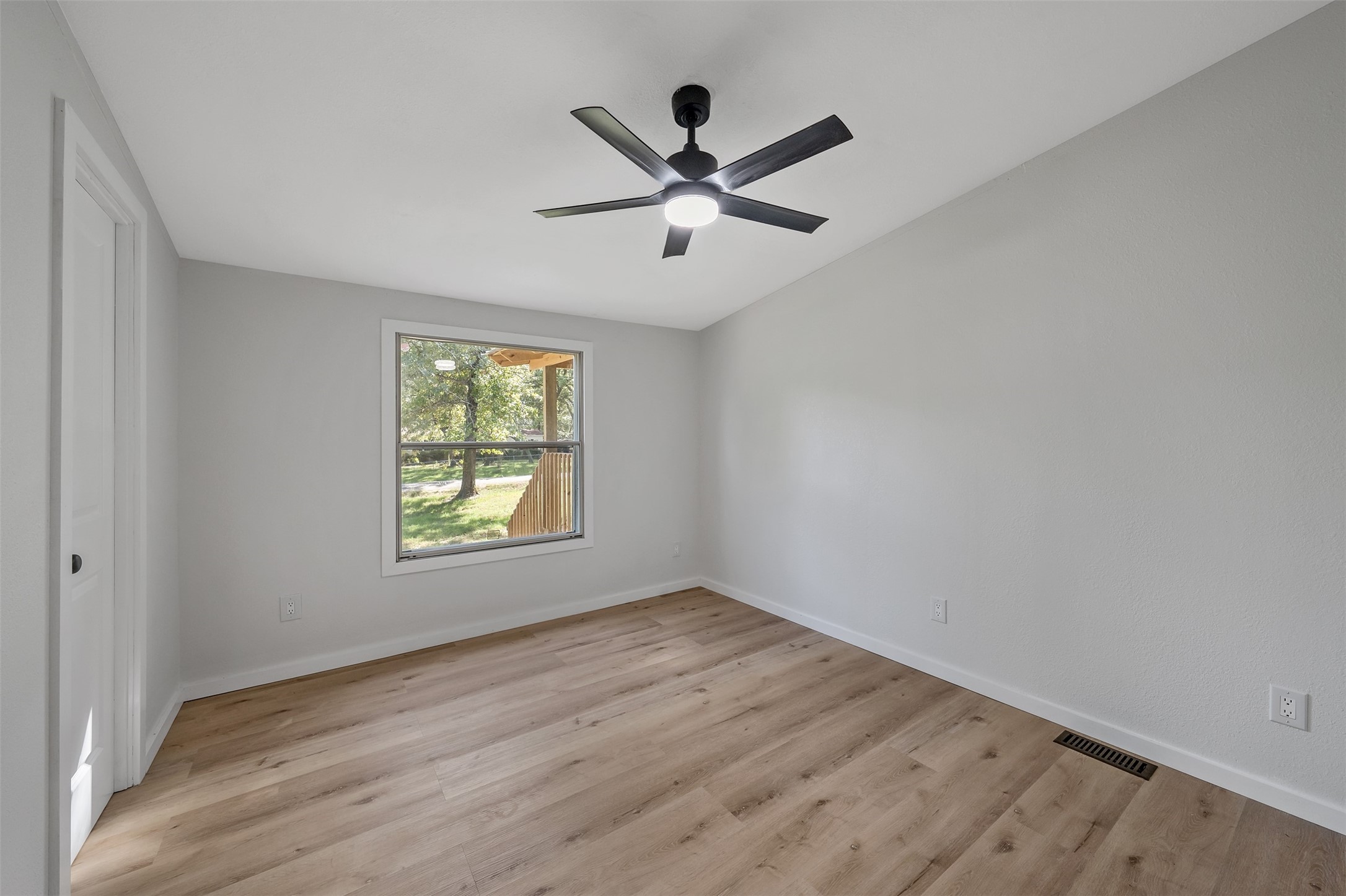 180 County Road 4251 Property Photo 14