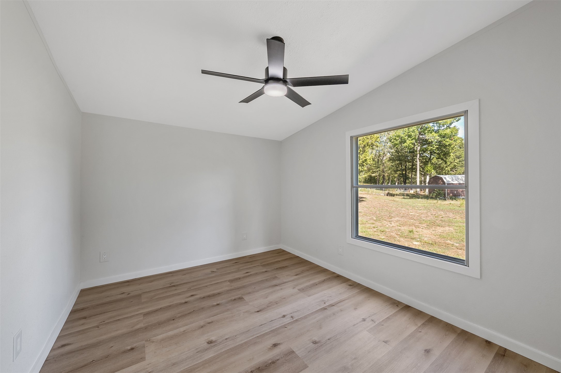 180 County Road 4251 Property Photo 15