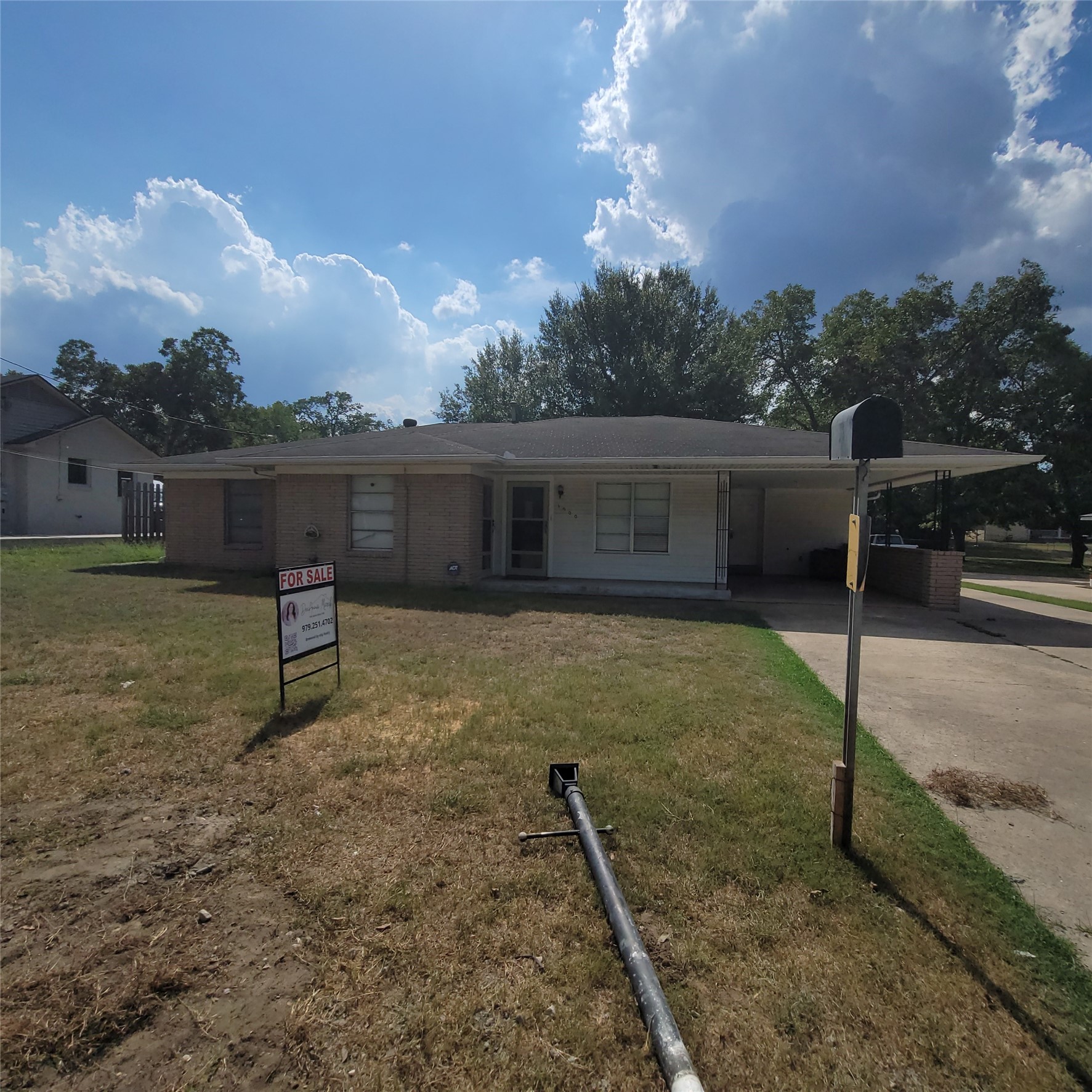 1900 S Day Street Property Photo 1