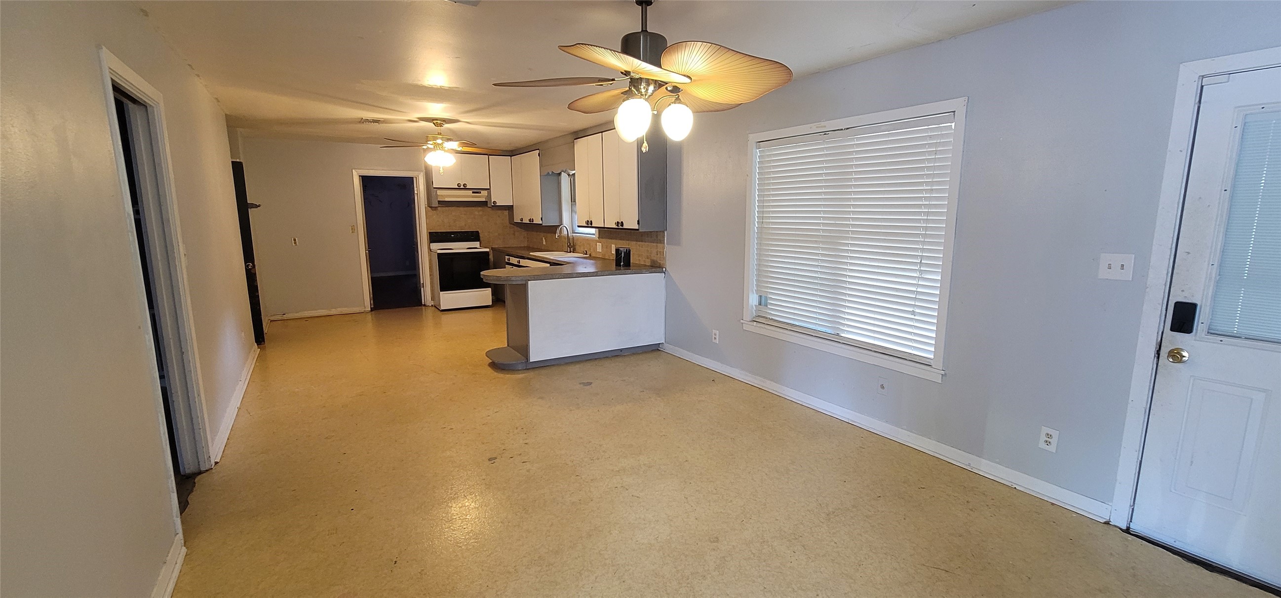 1900 S Day Street Property Photo 2