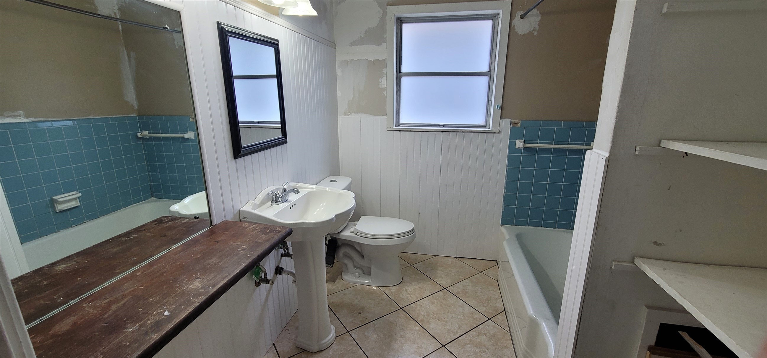 1900 S Day Street Property Photo 7