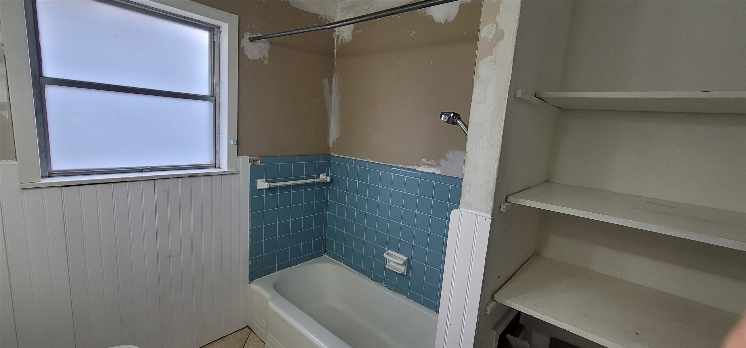 1900 S Day Street Property Photo 8