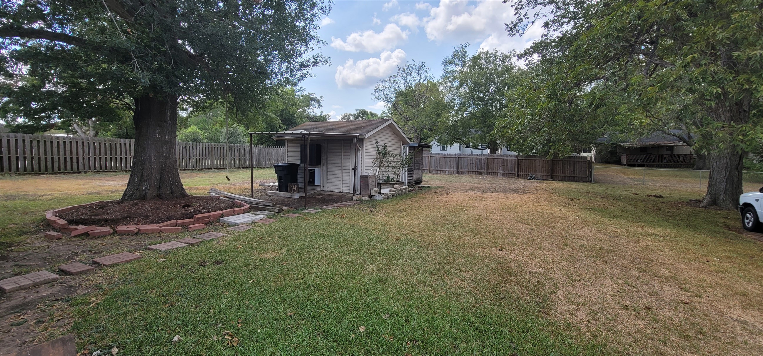 1900 S Day Street Property Photo 12