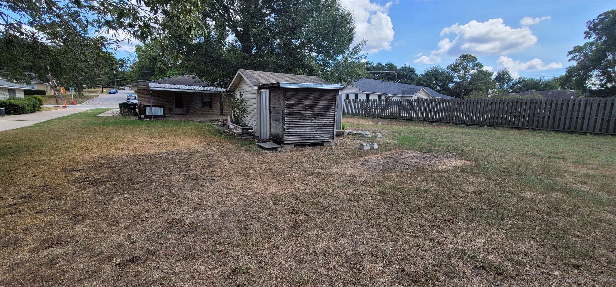 1900 S Day Street Property Photo 13