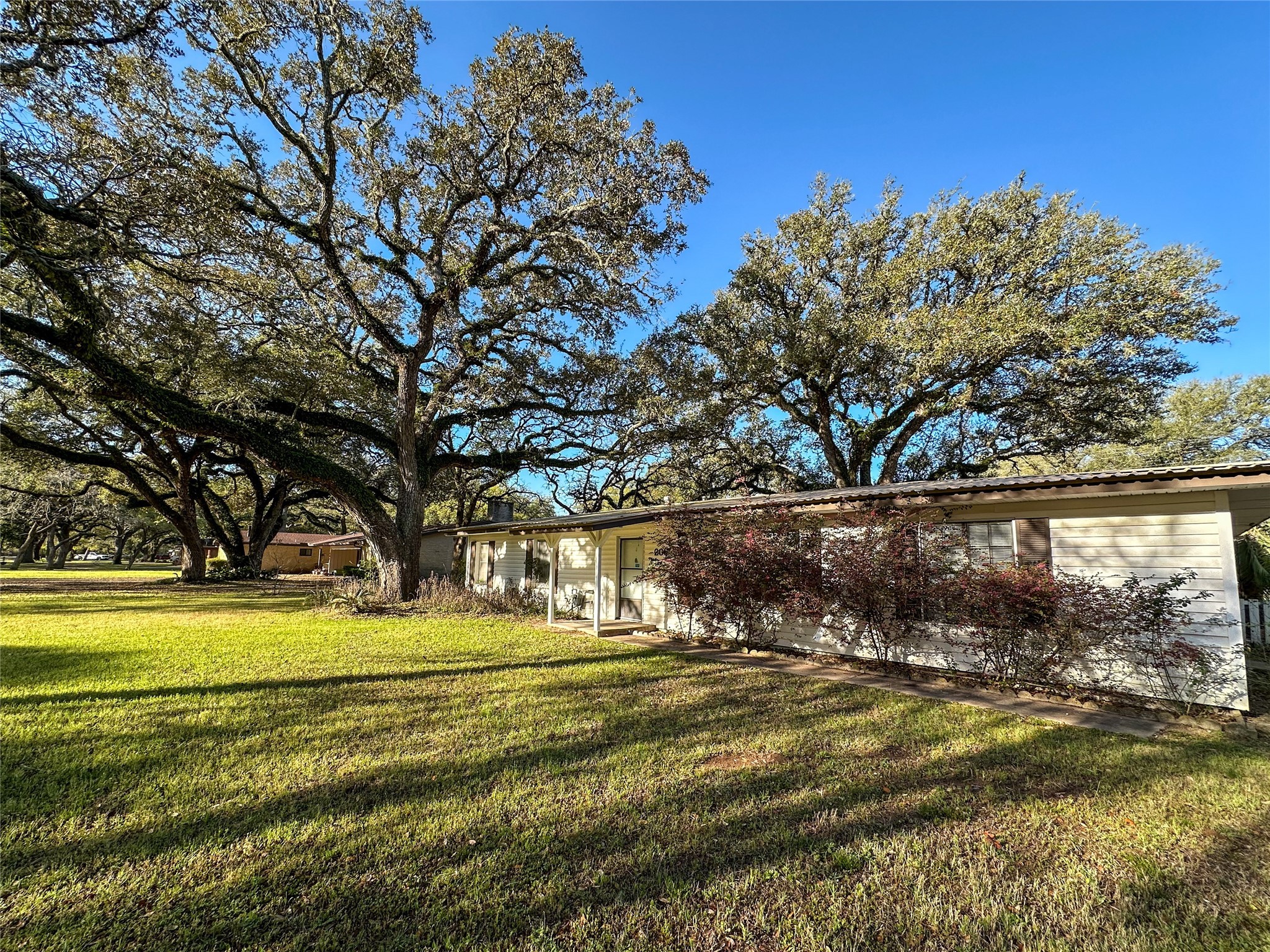 206 Oak Cluster Drive Property Photo