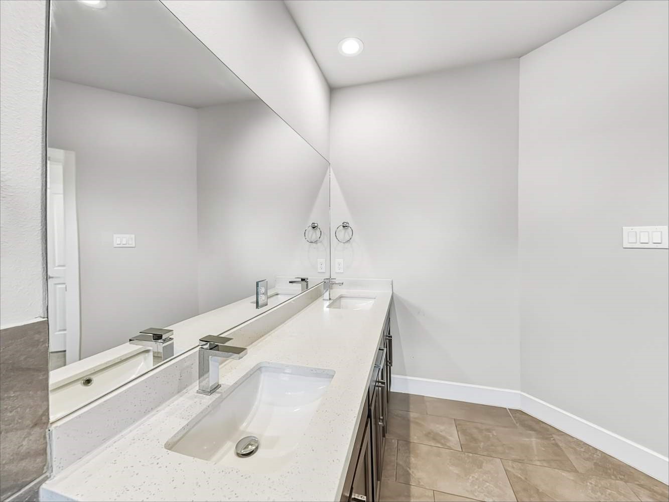 10534 Executive Lake Drive Property Photo 13