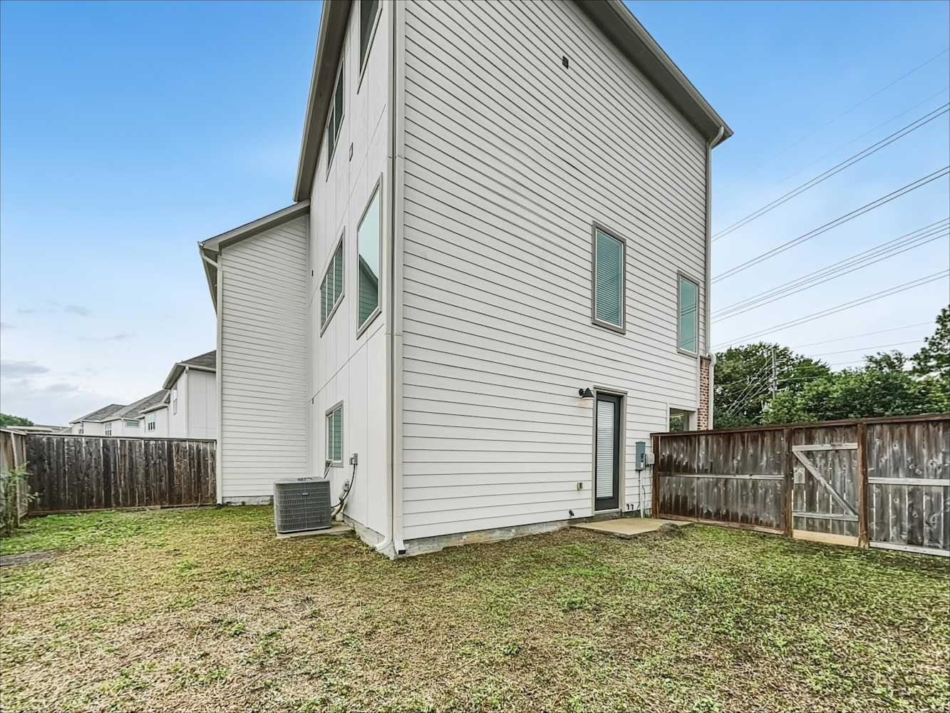 10534 Executive Lake Drive Property Photo 19