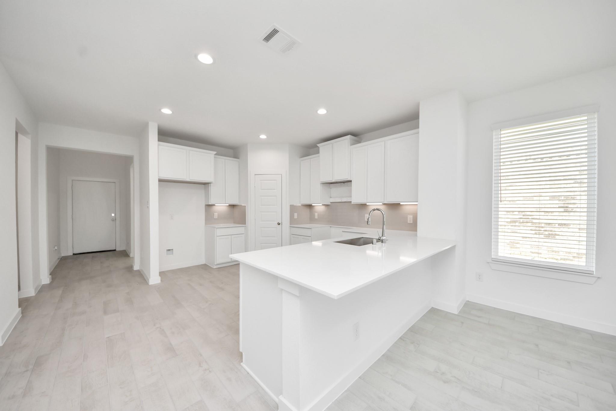 11806 Royal Willow Lane, Houston Tx 77066 Property Photo 11