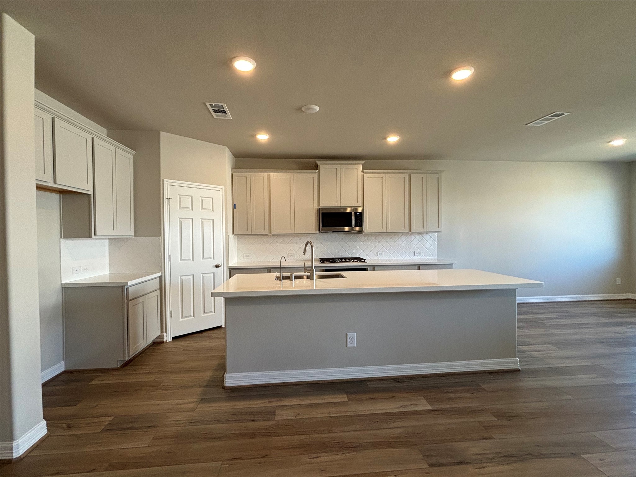 2913 Cliff Ridge Lane Property Photo 8