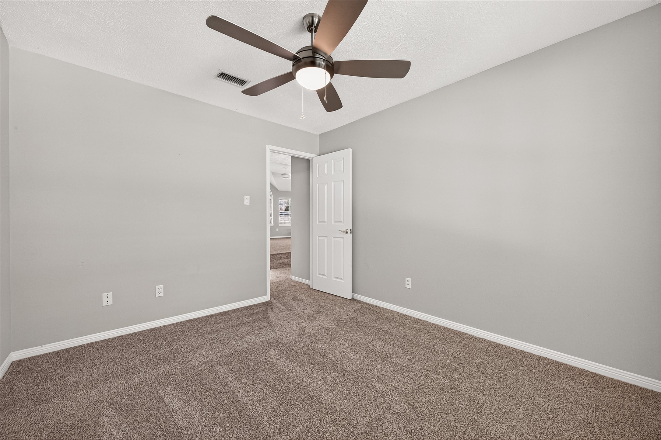 2106 Avenida La Quinta Street Property Photo 33