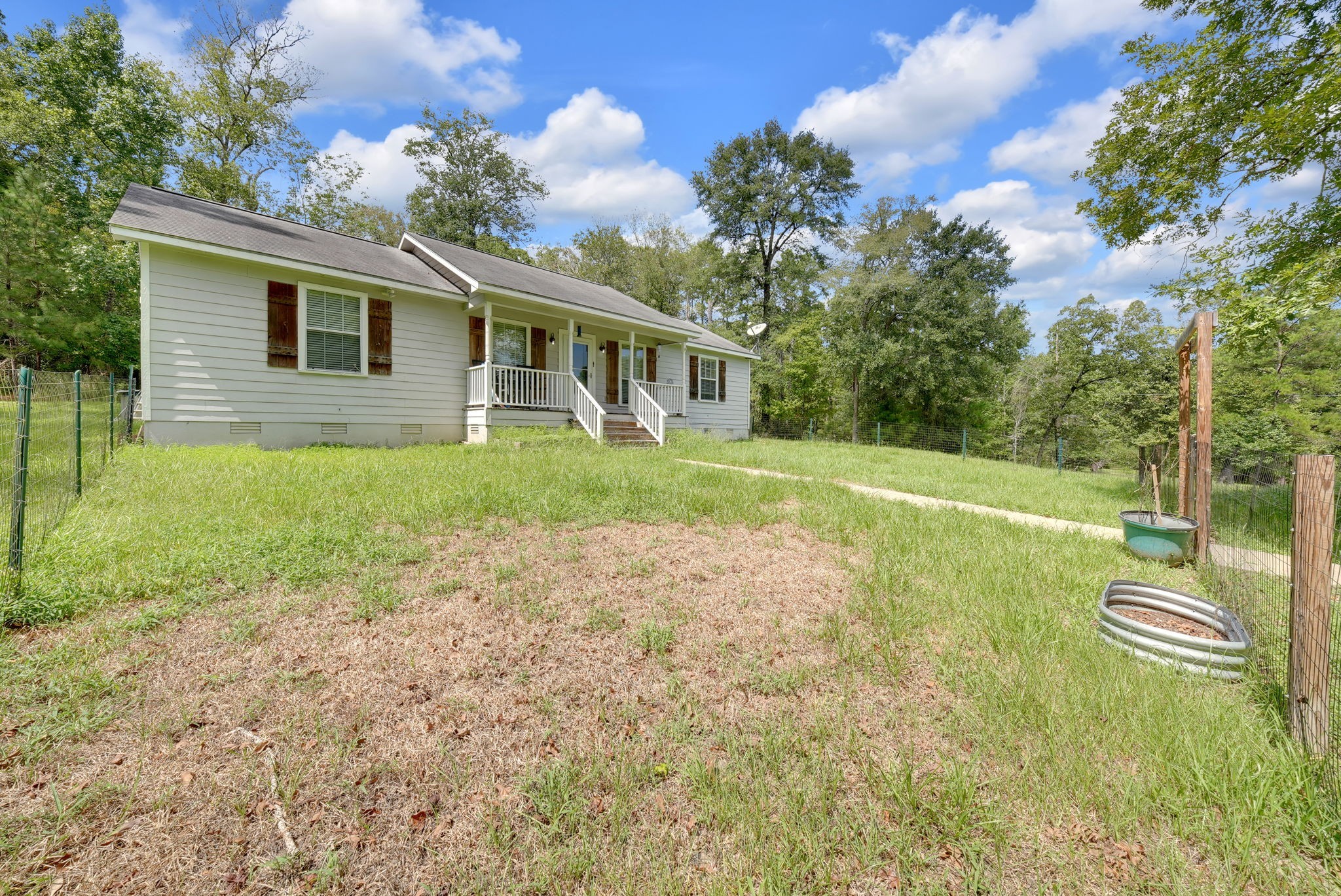 106 Bolton Way W Property Photo 2