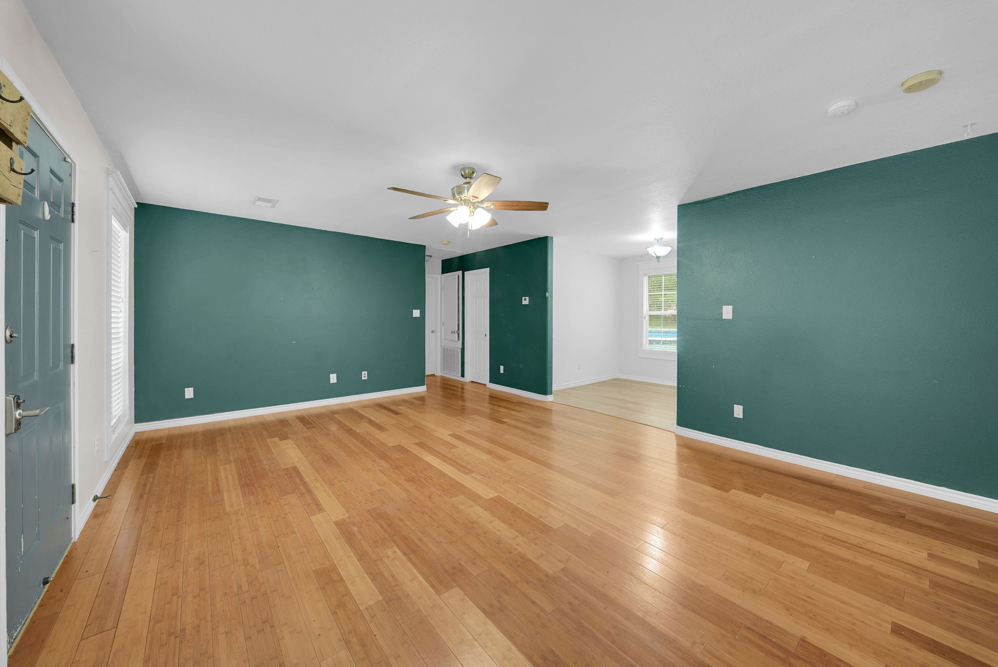 106 Bolton Way W Property Photo 3