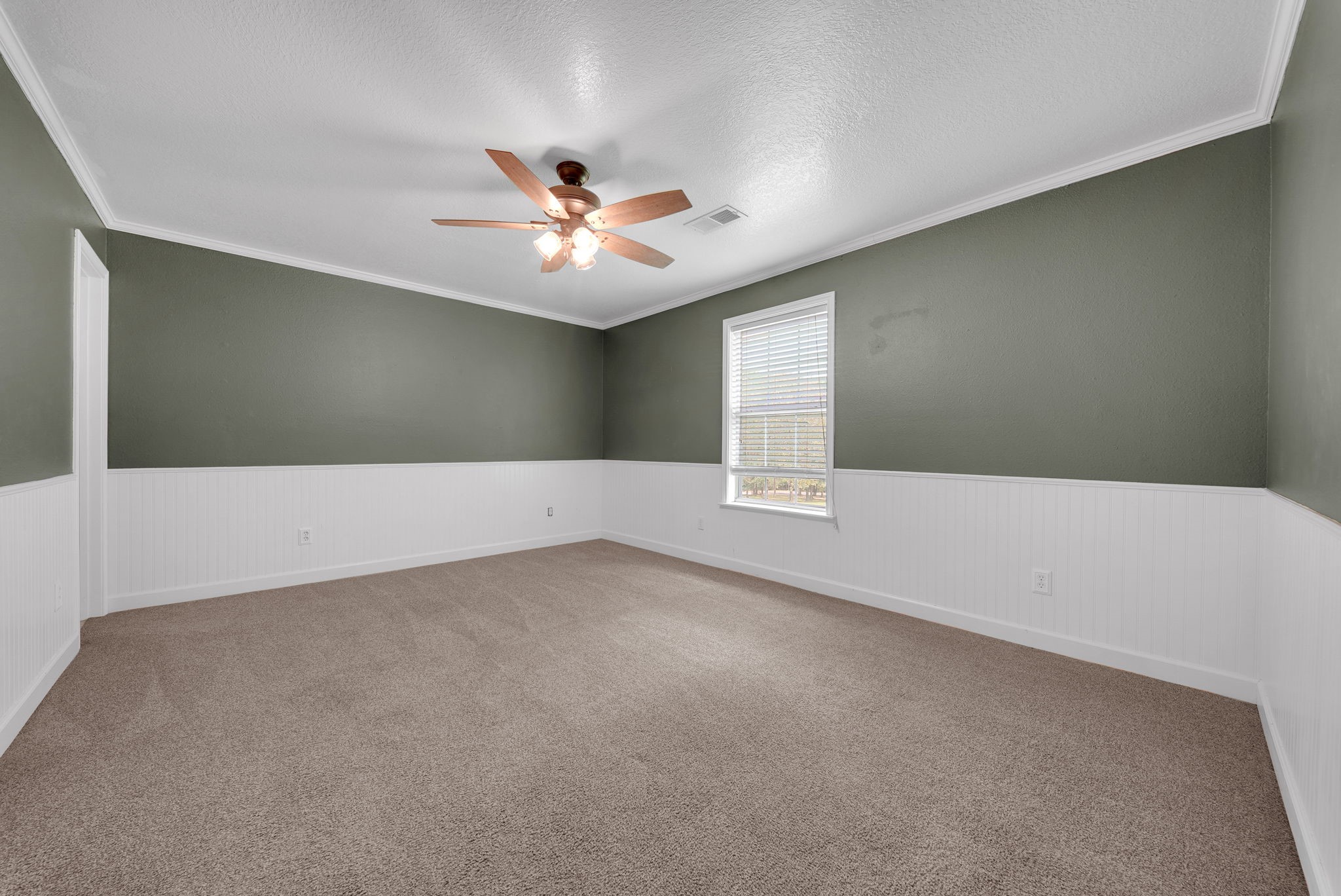 106 Bolton Way W Property Photo 8