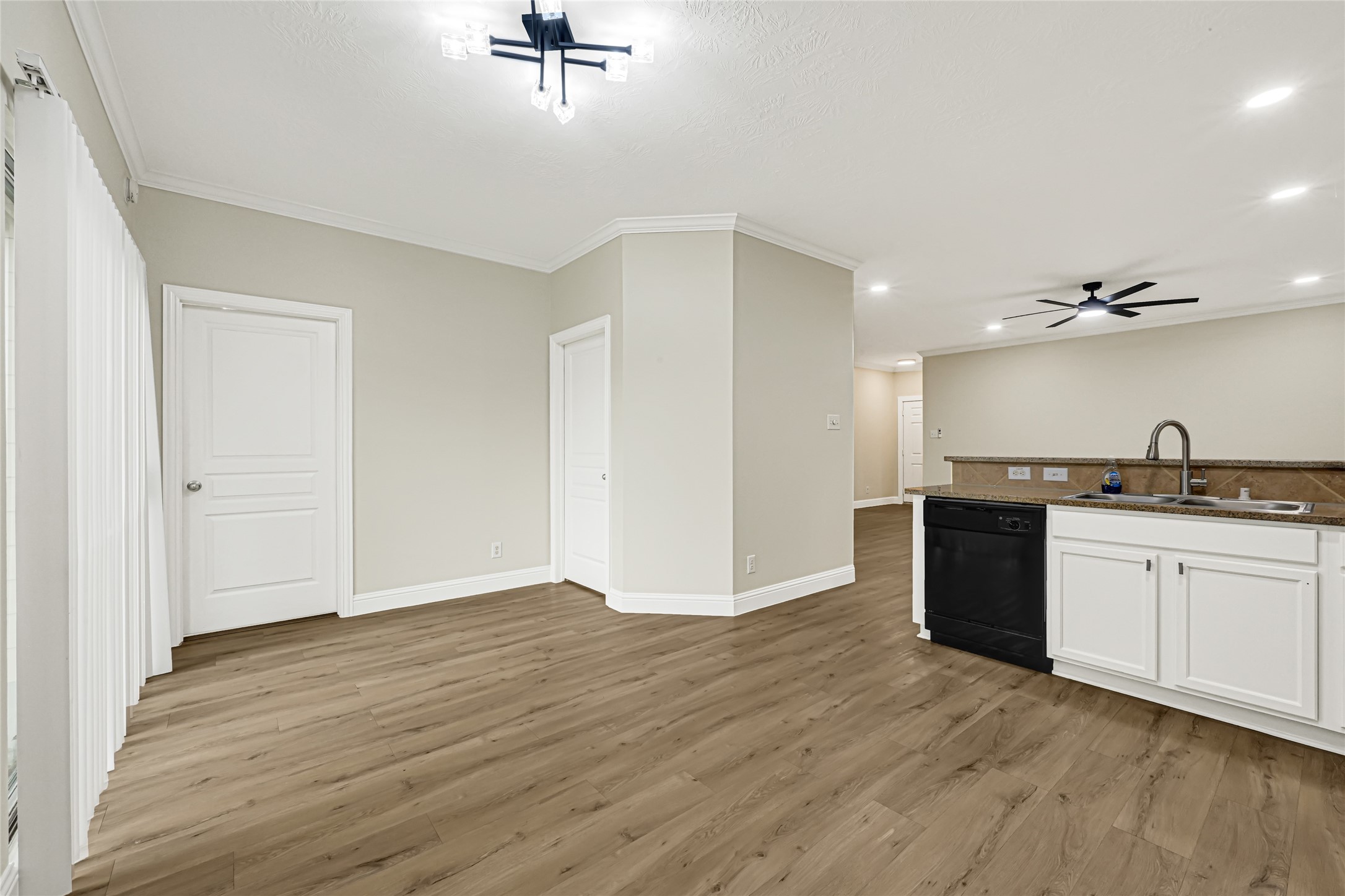 11015 Harston Drive Property Photo 13
