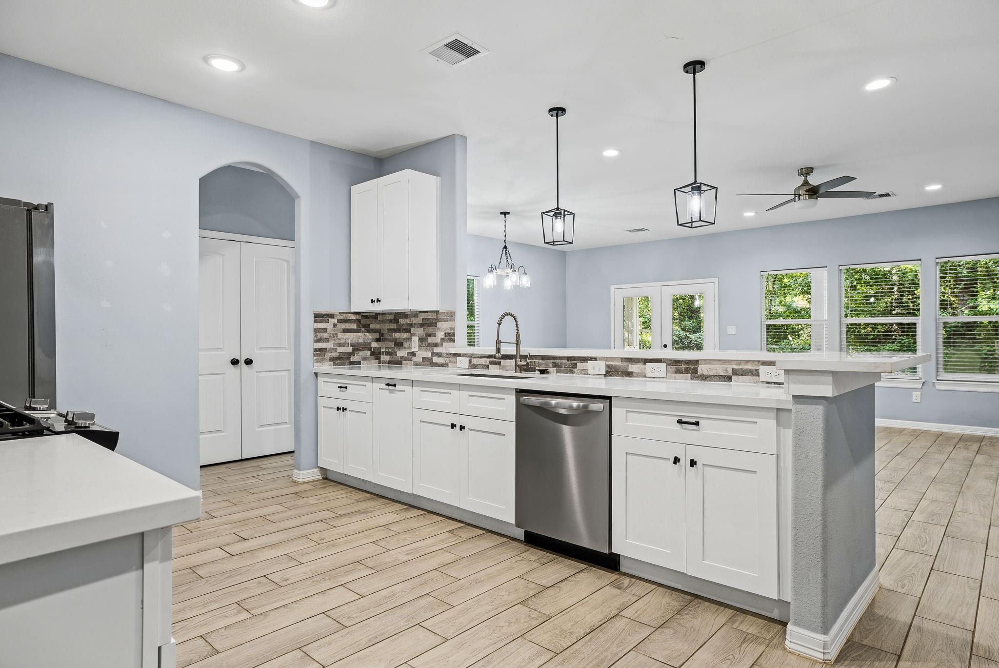 348 Dancing Flame Property Photo 8