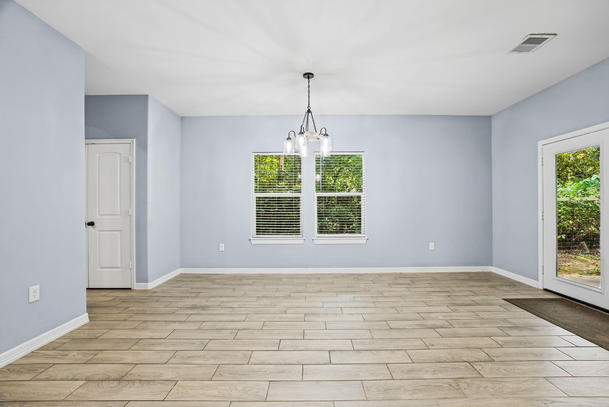 348 Dancing Flame Property Photo 12