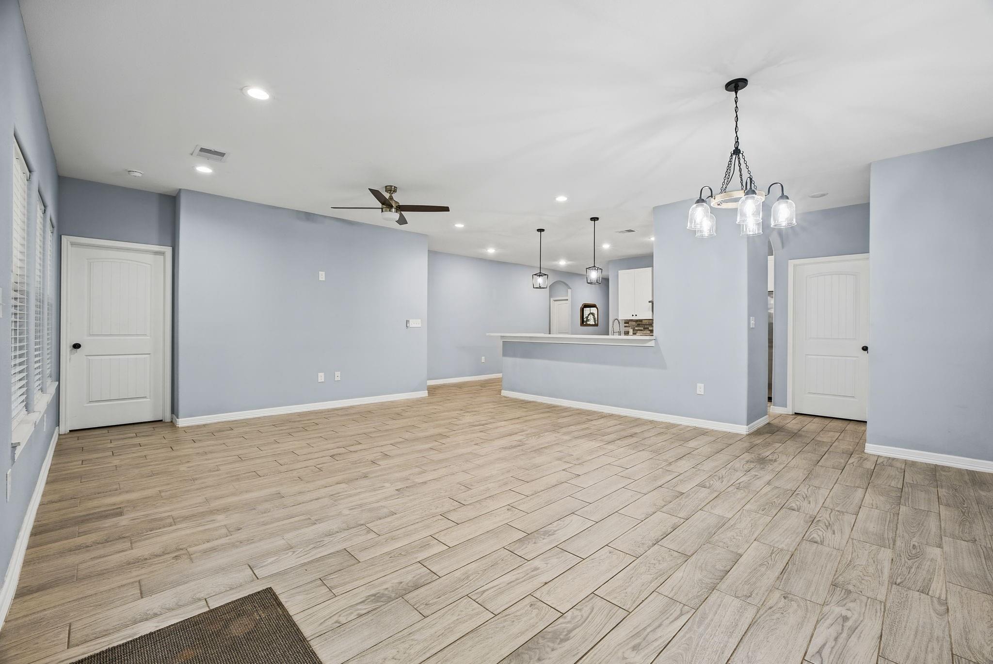348 Dancing Flame Property Photo 14