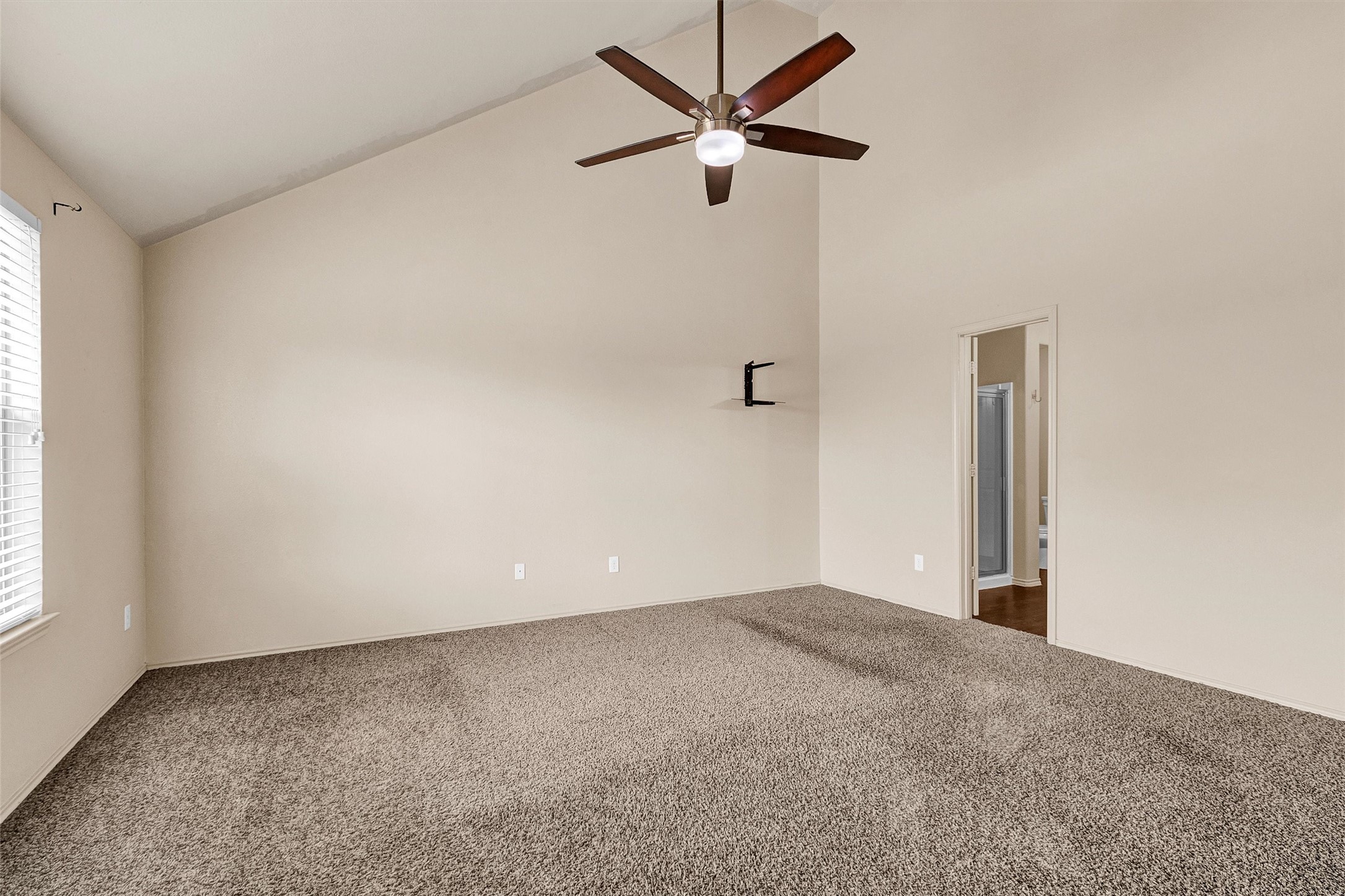 2119 Treasure Mountain Drive Property Photo 14