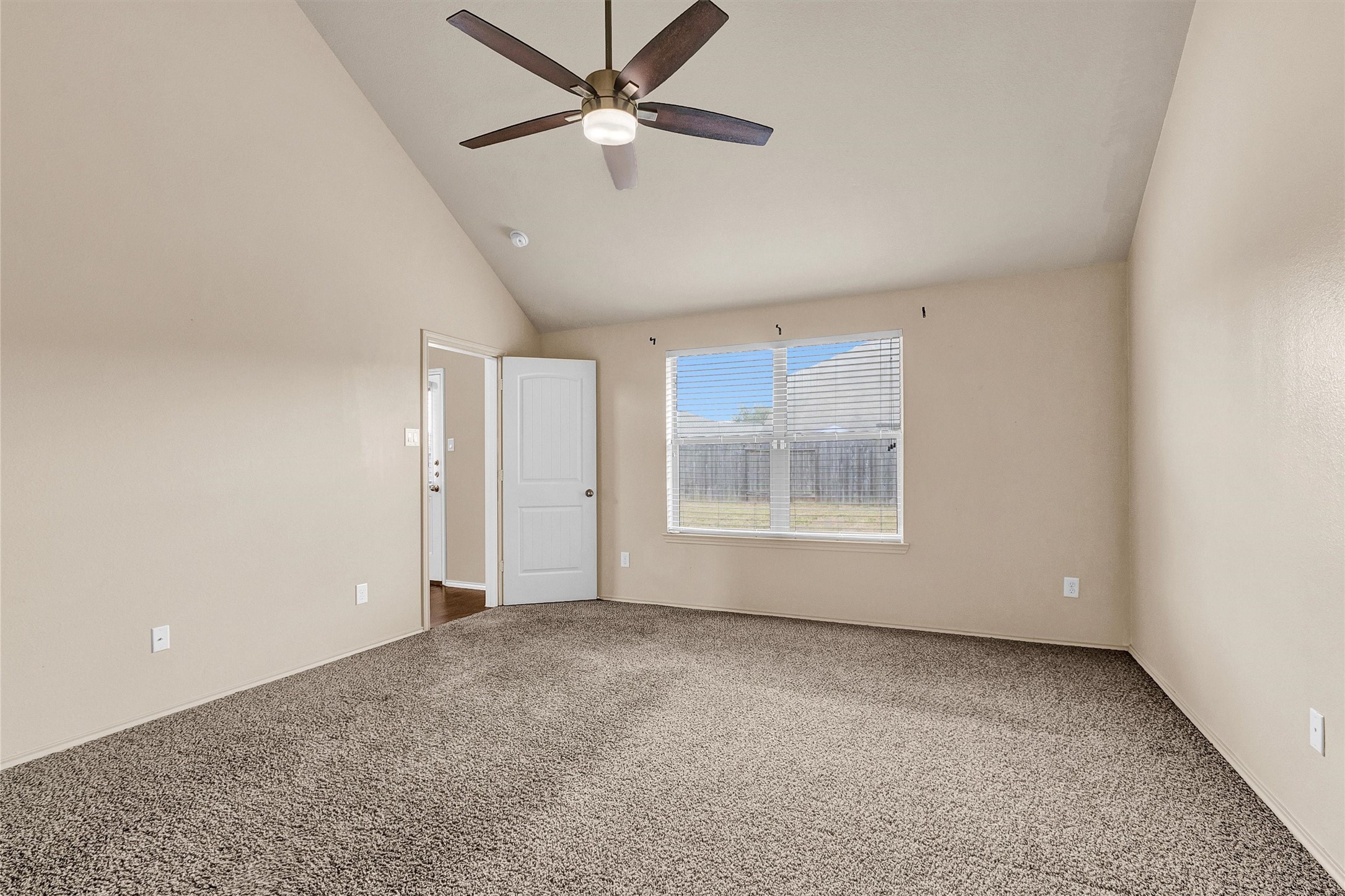 2119 Treasure Mountain Drive Property Photo 15