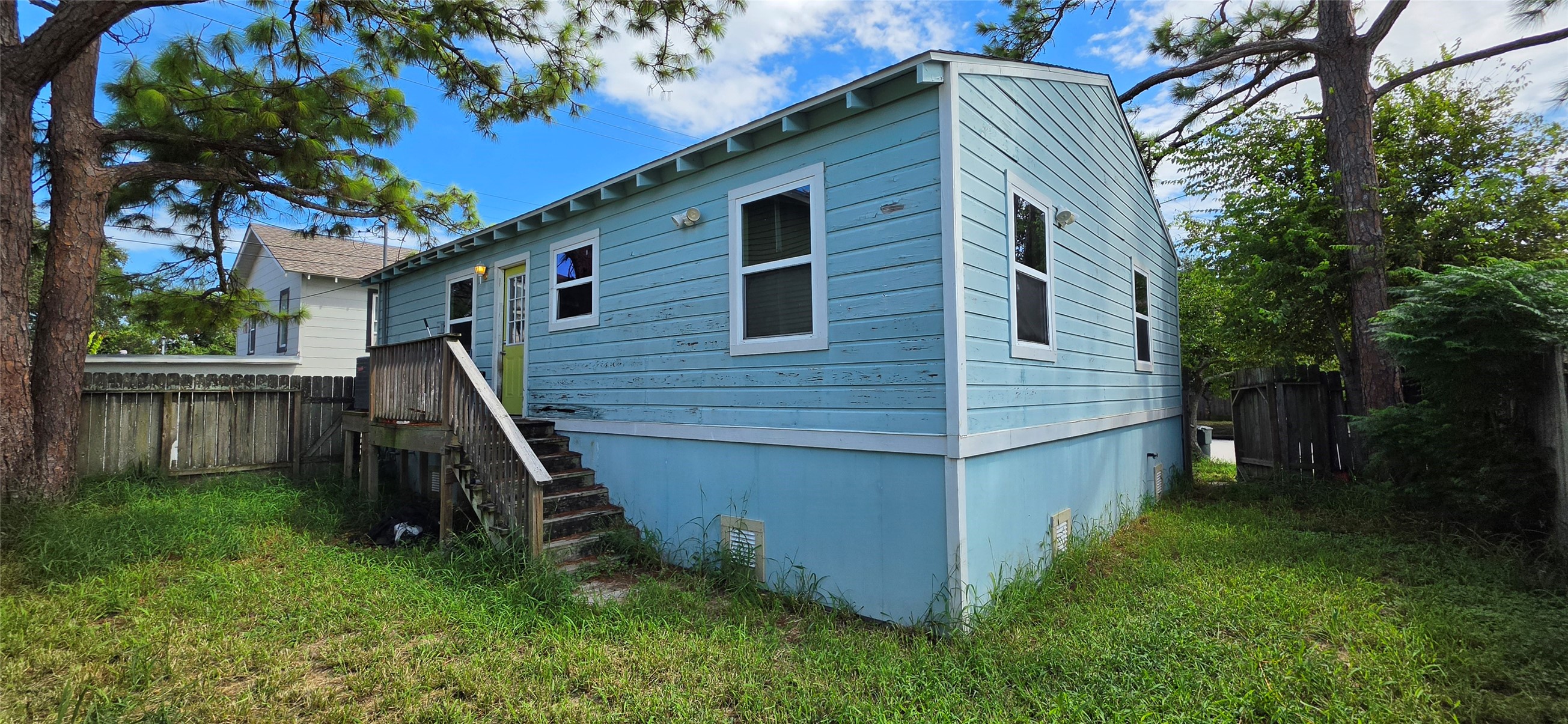 1719 50th Street Property Photo 2