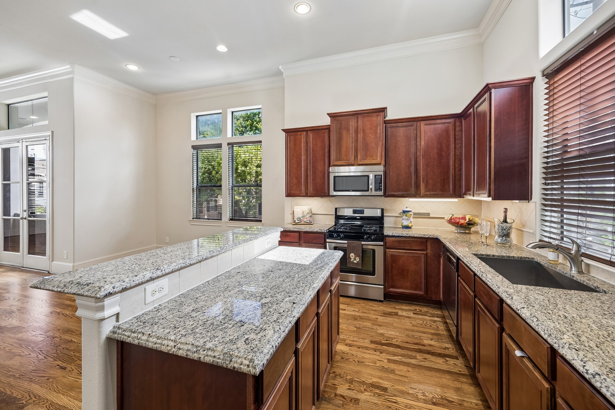 5718 Kansas Street D Property Photo 4