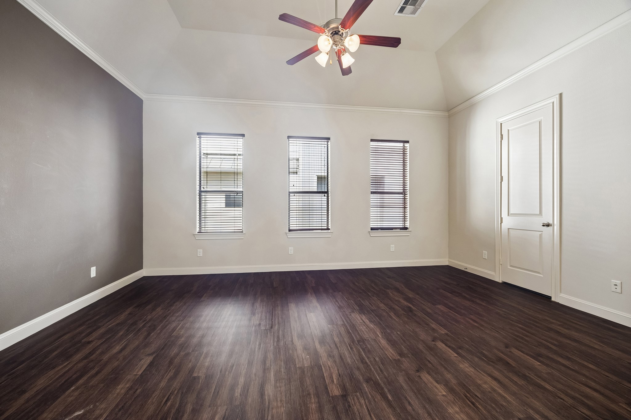 5718 Kansas Street D Property Photo 6
