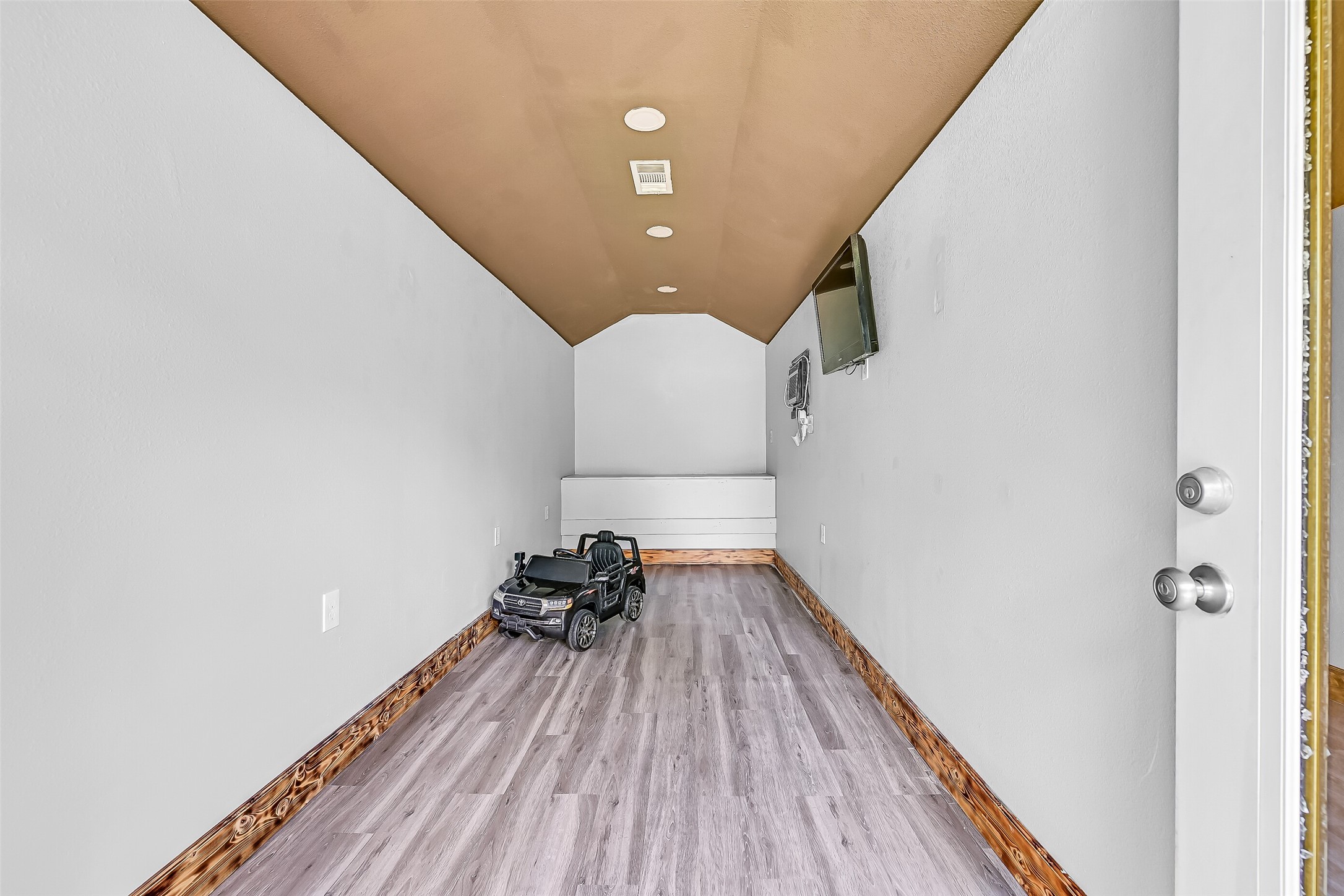 1018 Londonderry Avenue Property Photo 28