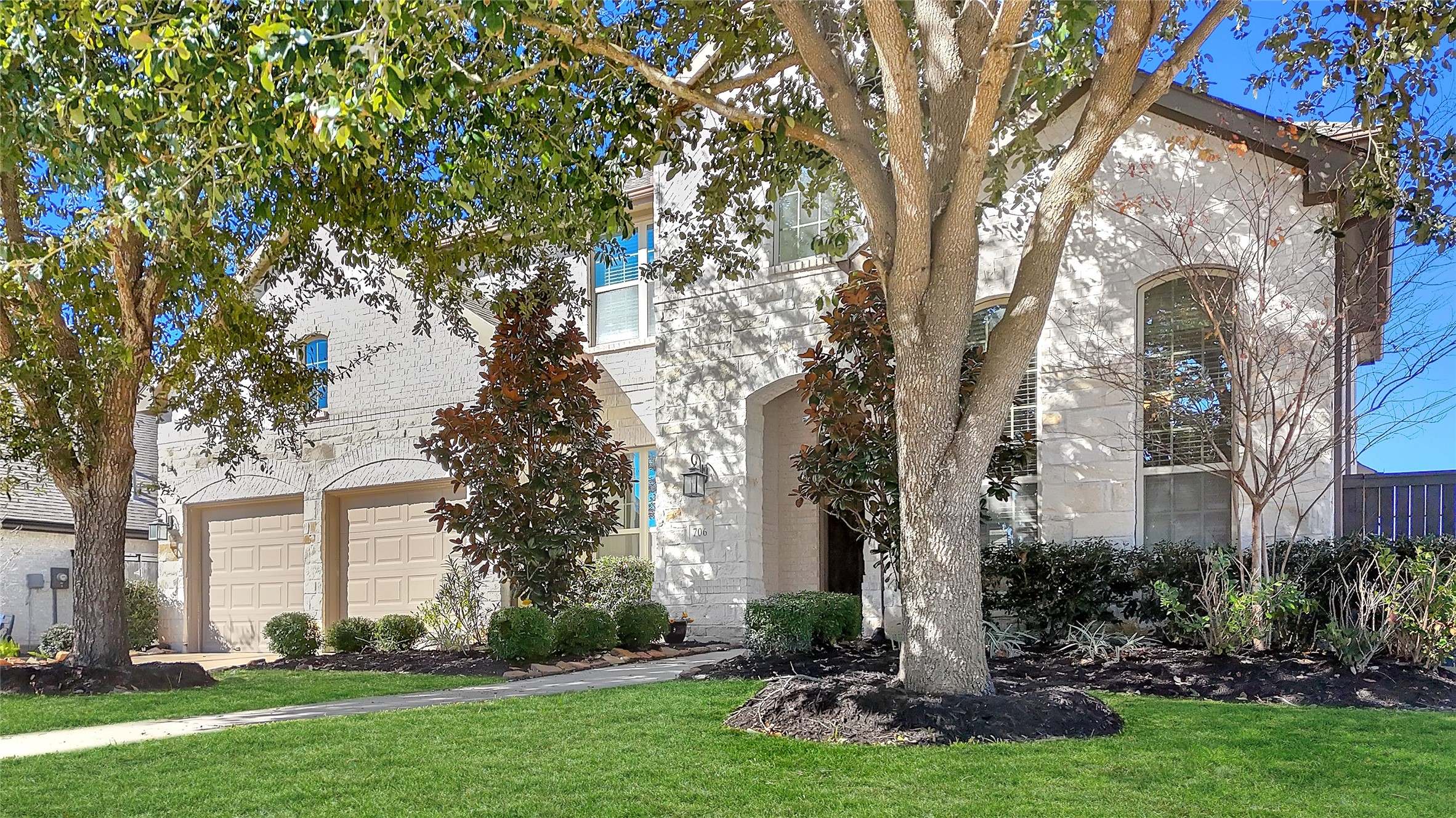 706 Suncatcher Circle Property Photo 1