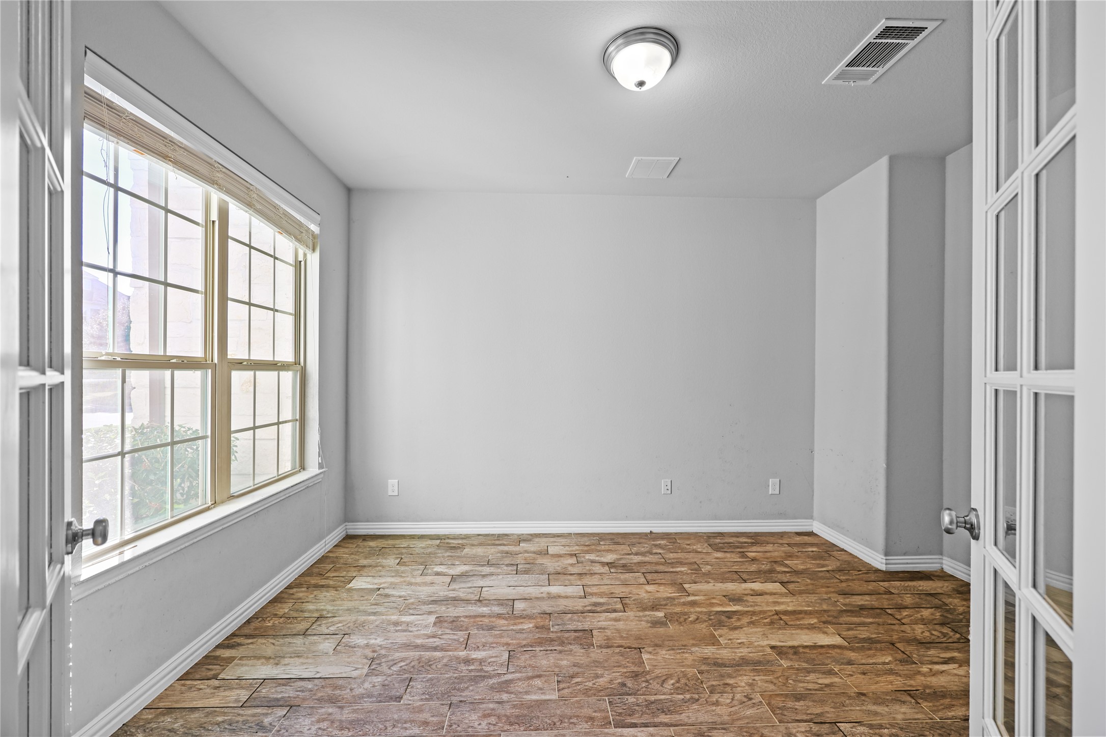 706 Suncatcher Circle Property Photo 6