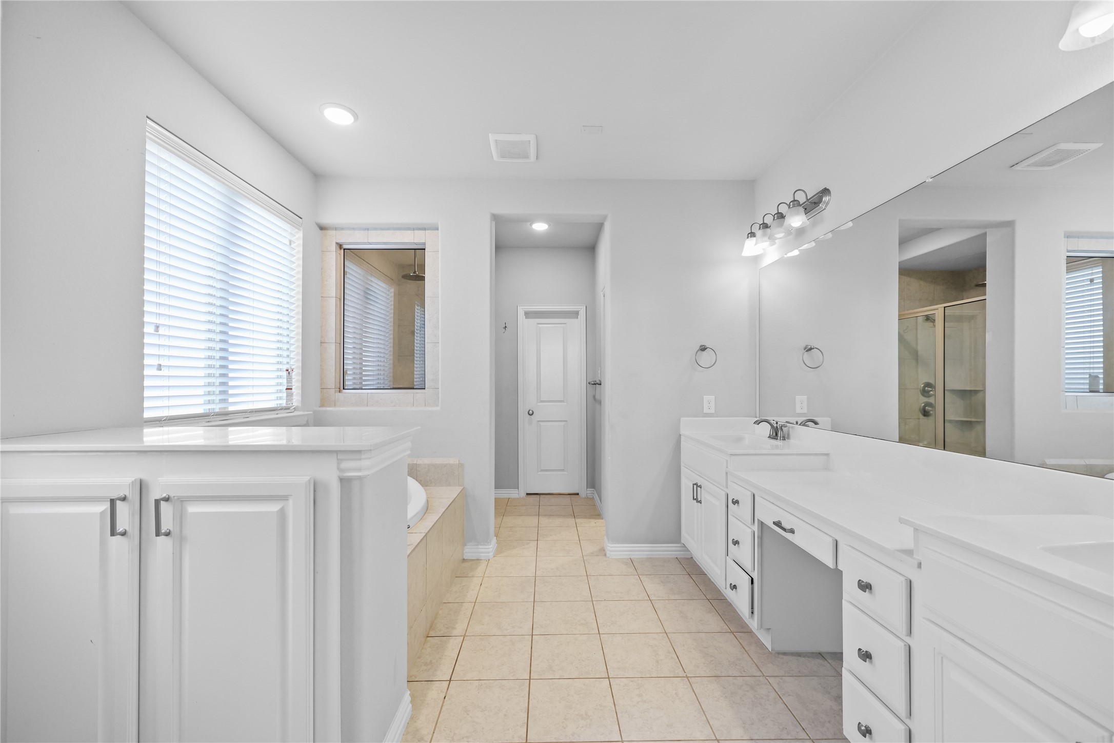 706 Suncatcher Circle Property Photo 17