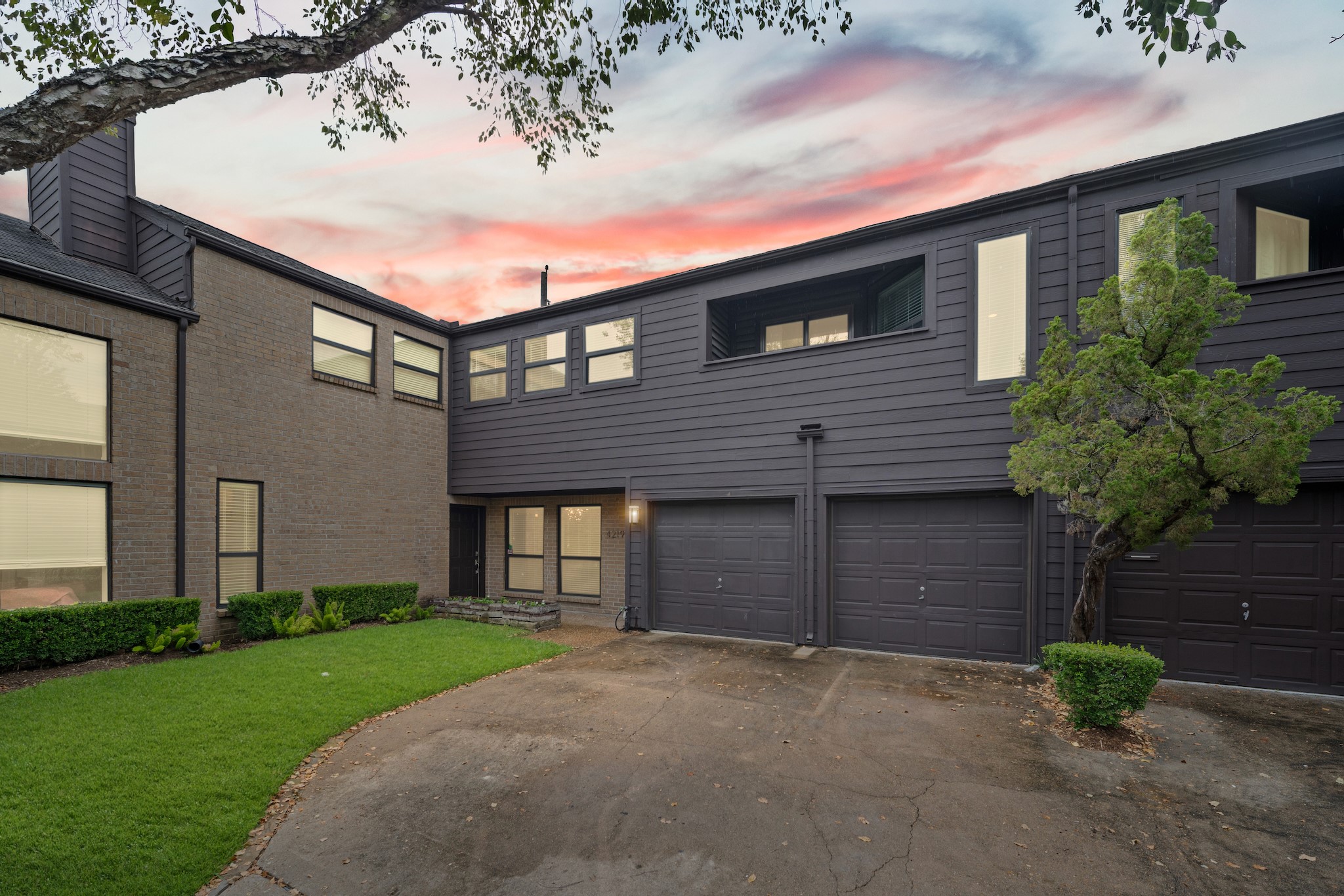 4219 W Alabama Street Property Photo 1