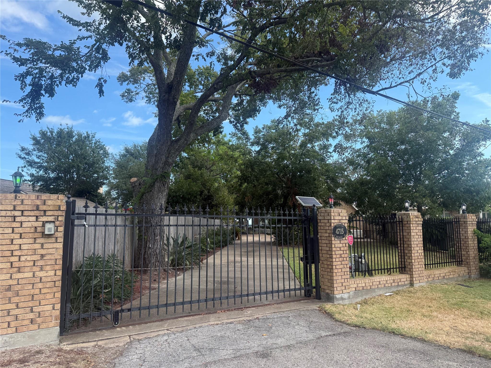 4715 W Bayshore Drive Property Photo 3