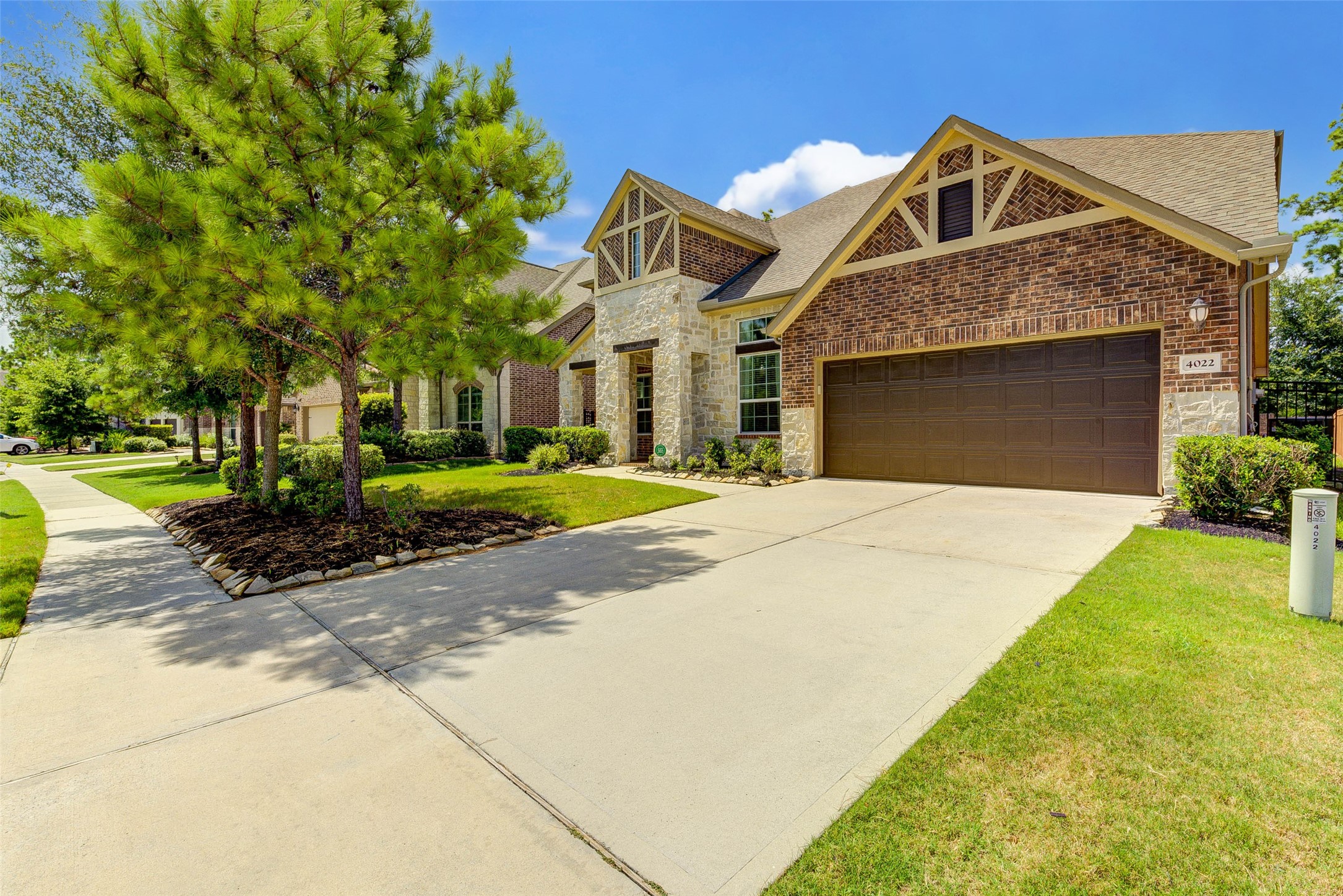 4022 Steep Woods Drive Property Photo 2