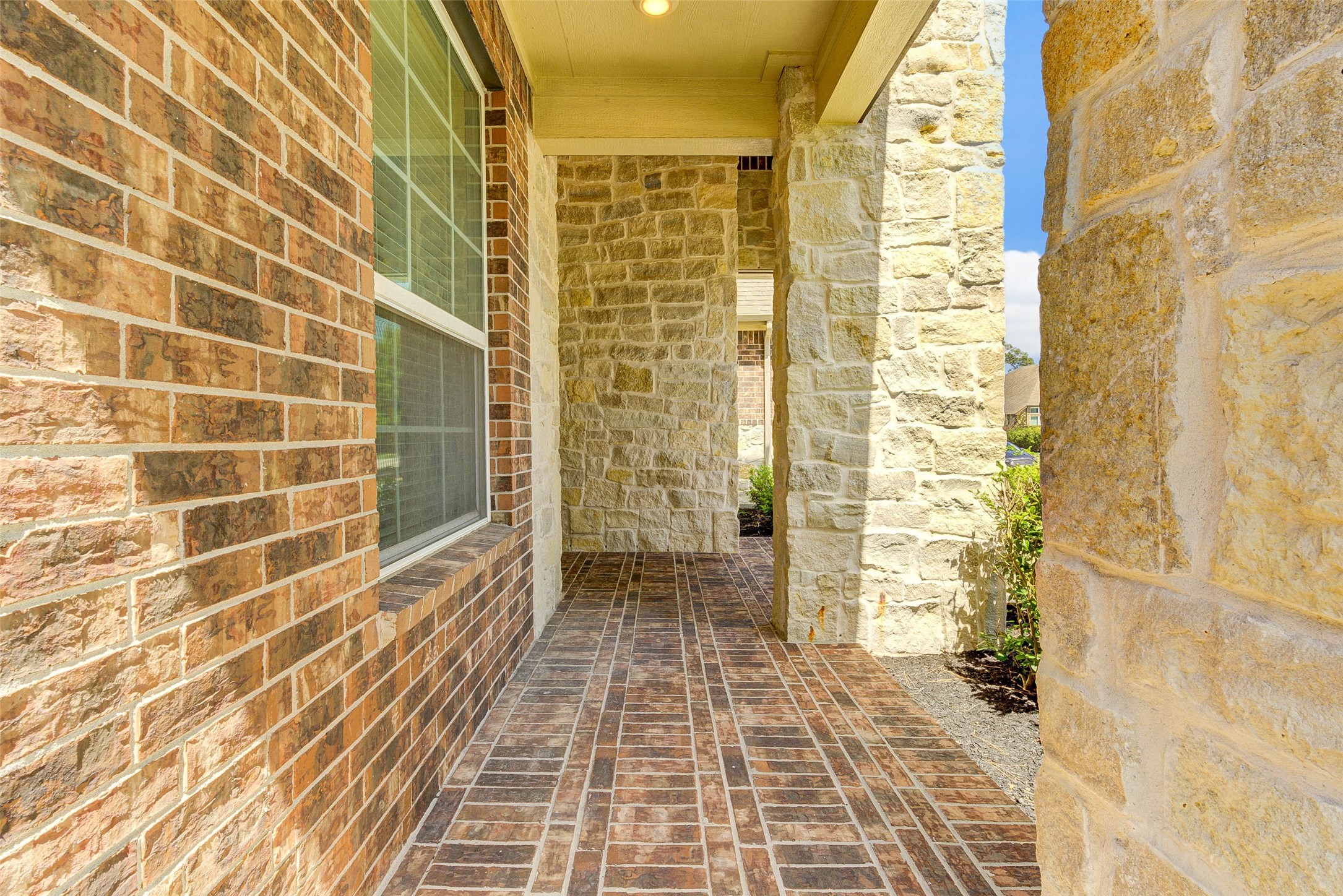4022 Steep Woods Drive Property Photo 3