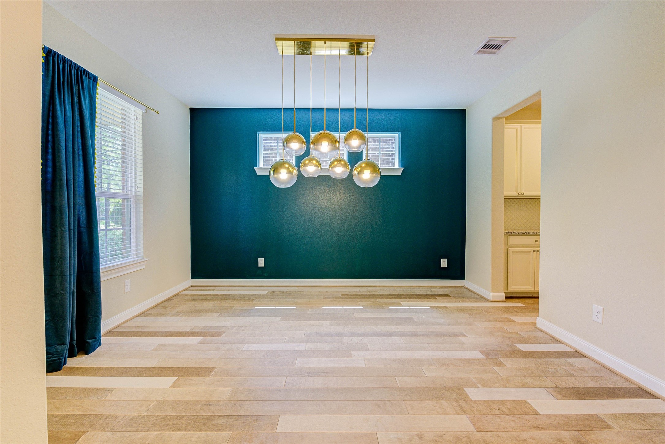 4022 Steep Woods Drive Property Photo 4