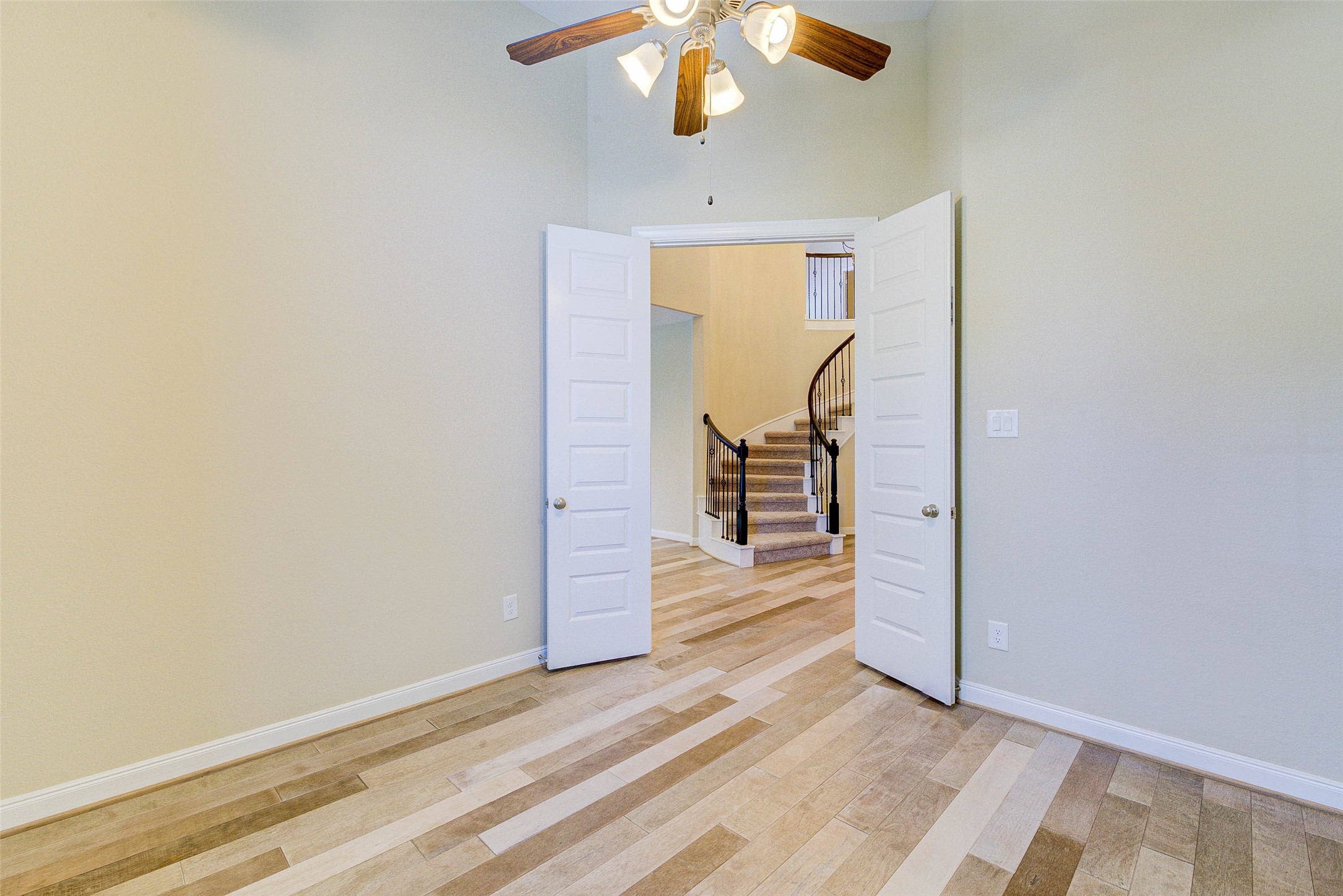 4022 Steep Woods Drive Property Photo 7