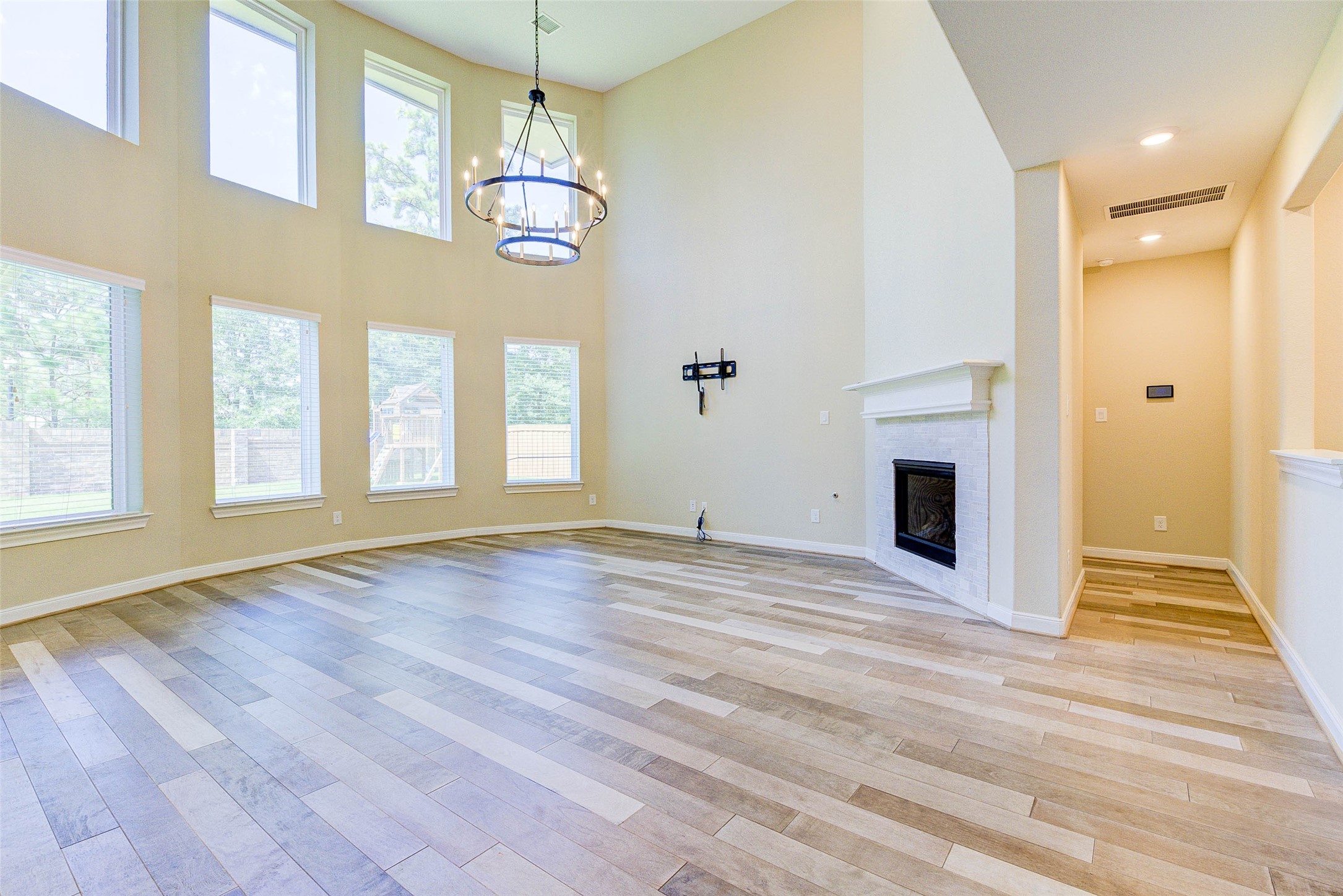 4022 Steep Woods Drive Property Photo 9