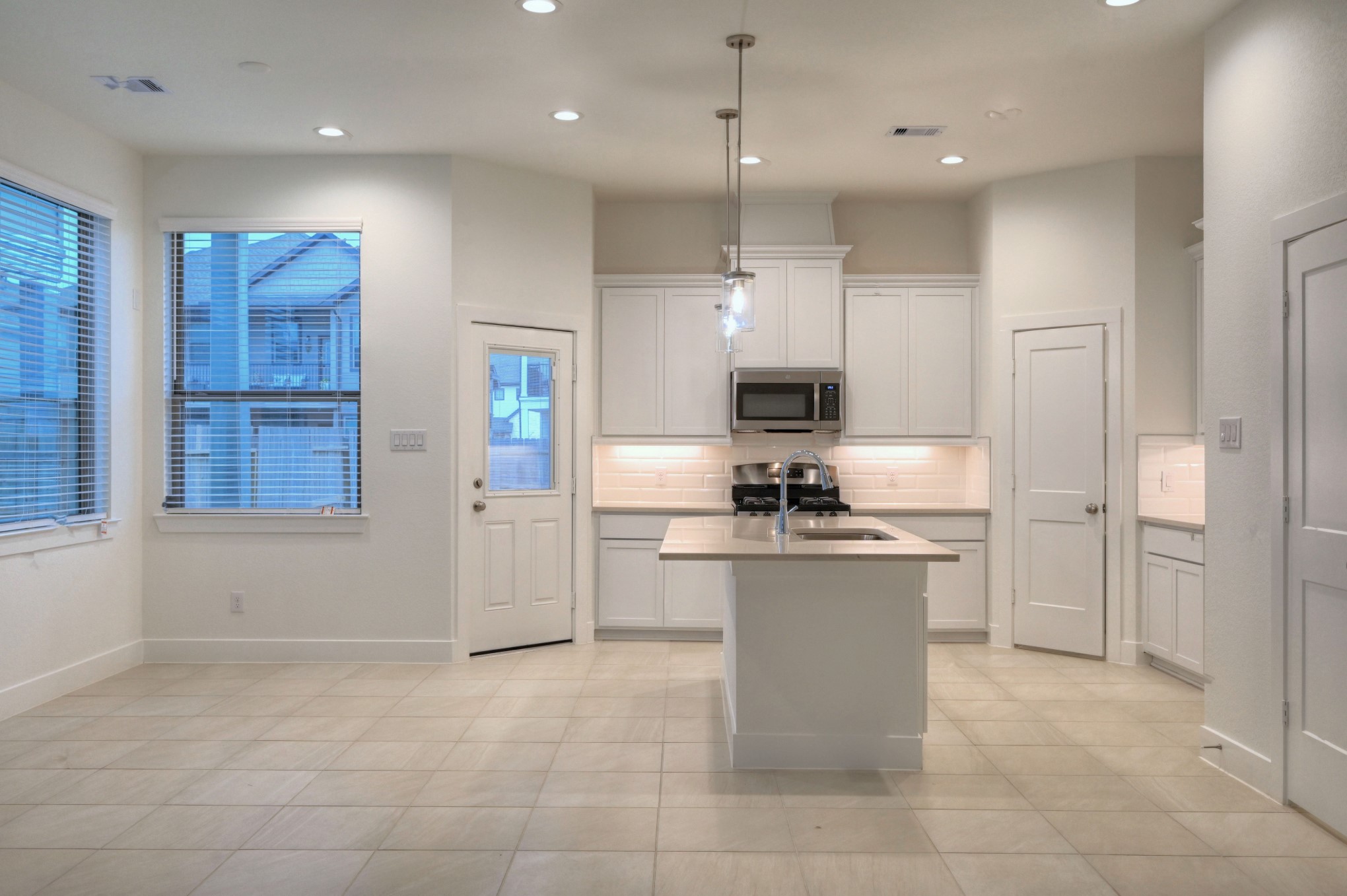 1535 Crystal Stream Drive Property Photo 6