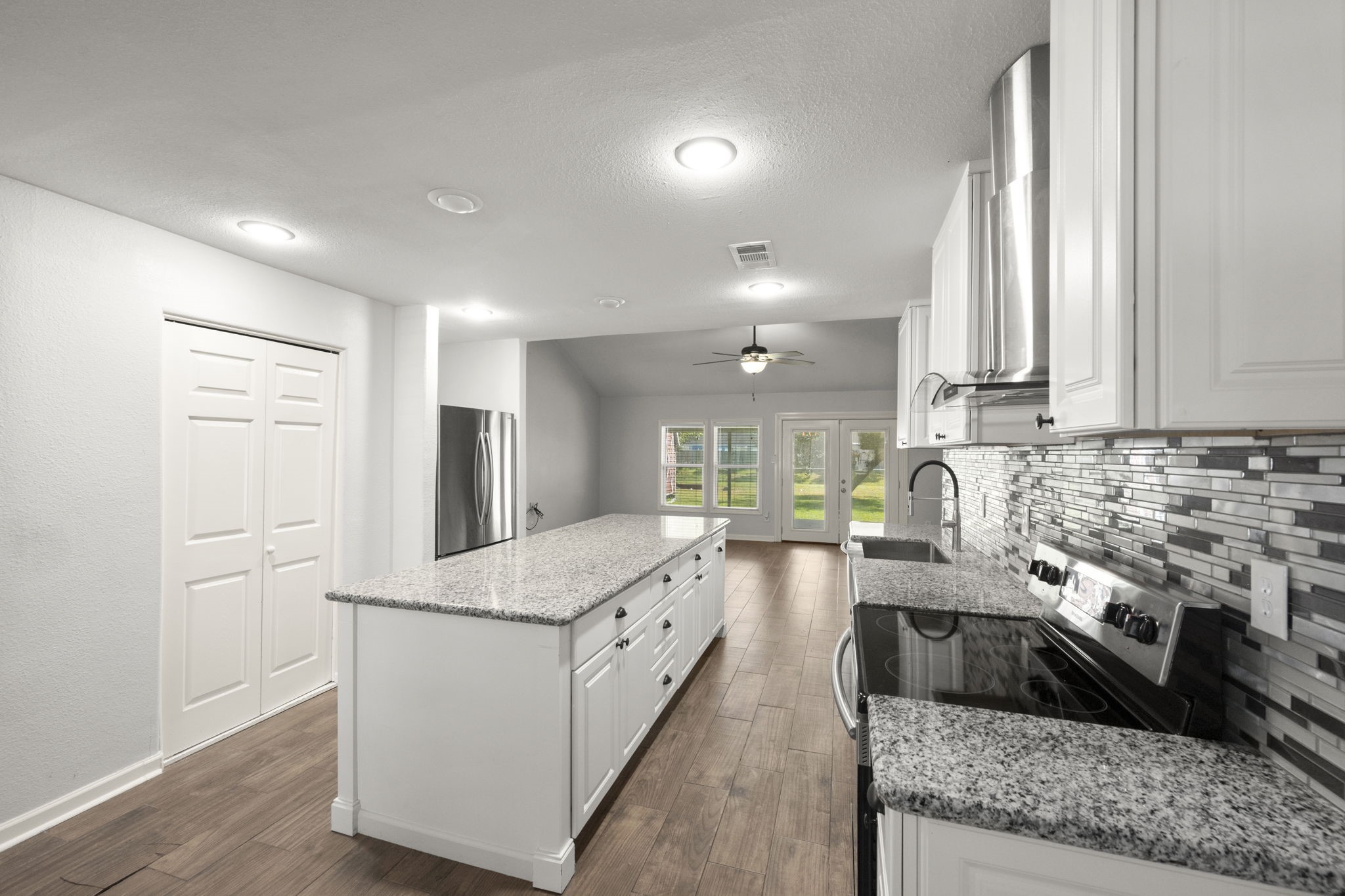 2909 Livingston Drive Property Photo 6