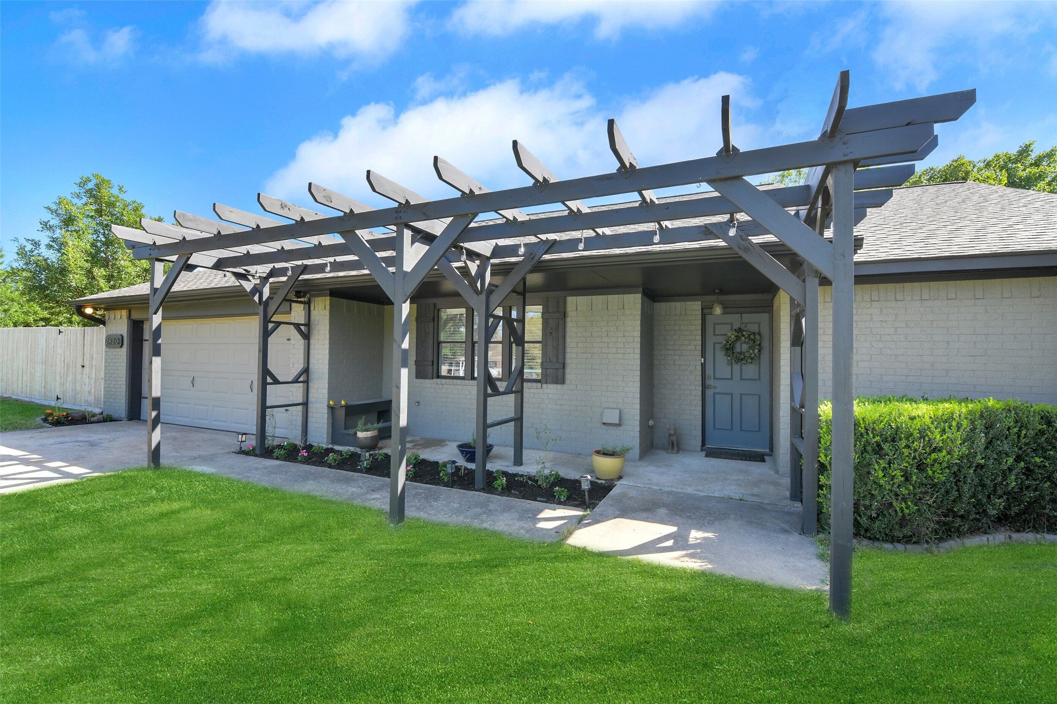 2980 Bluebonnet Boulevard Property Photo 1